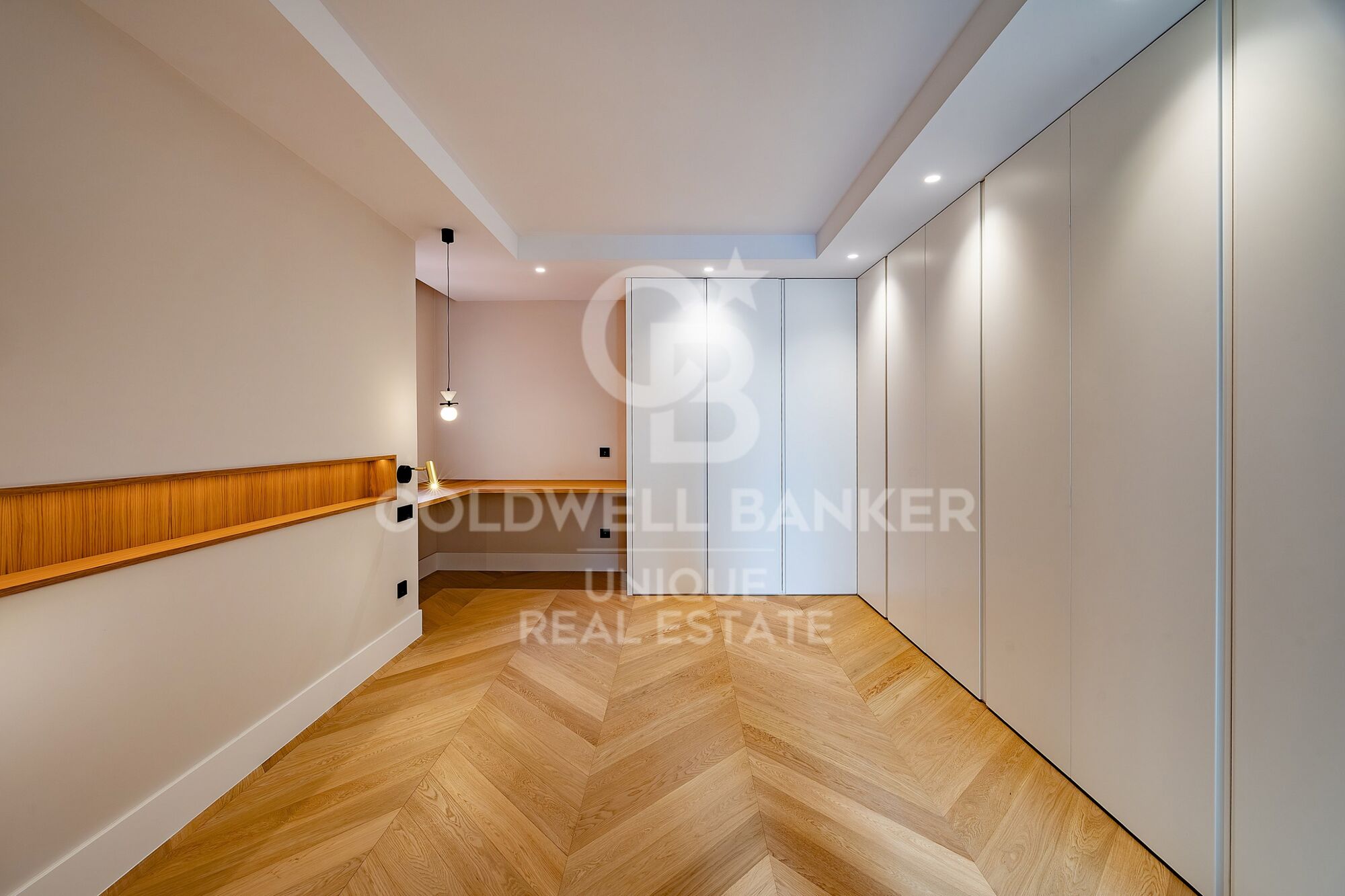 Renovated exterior penthouse with terrace in Trafalgar, Madrid