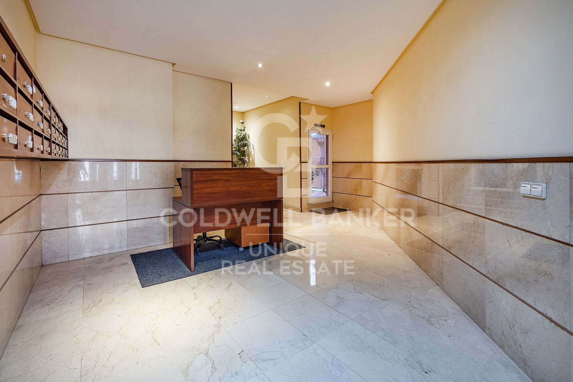 Renovated exterior penthouse with terrace in Trafalgar, Madrid