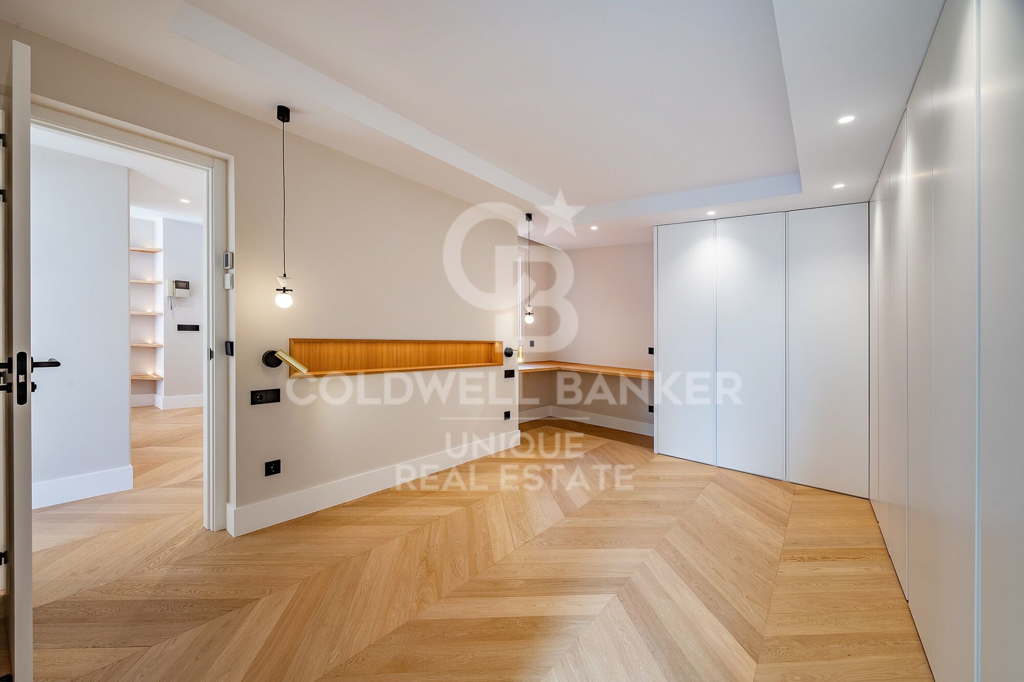 Renovated exterior penthouse with terrace in Trafalgar, Madrid