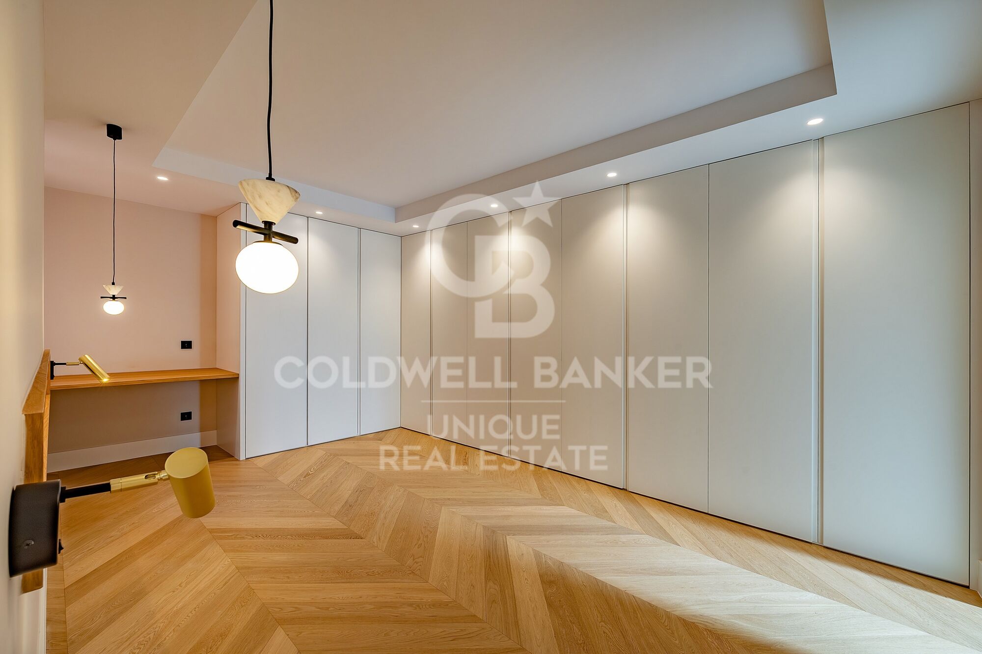 Renovated exterior penthouse with terrace in Trafalgar, Madrid