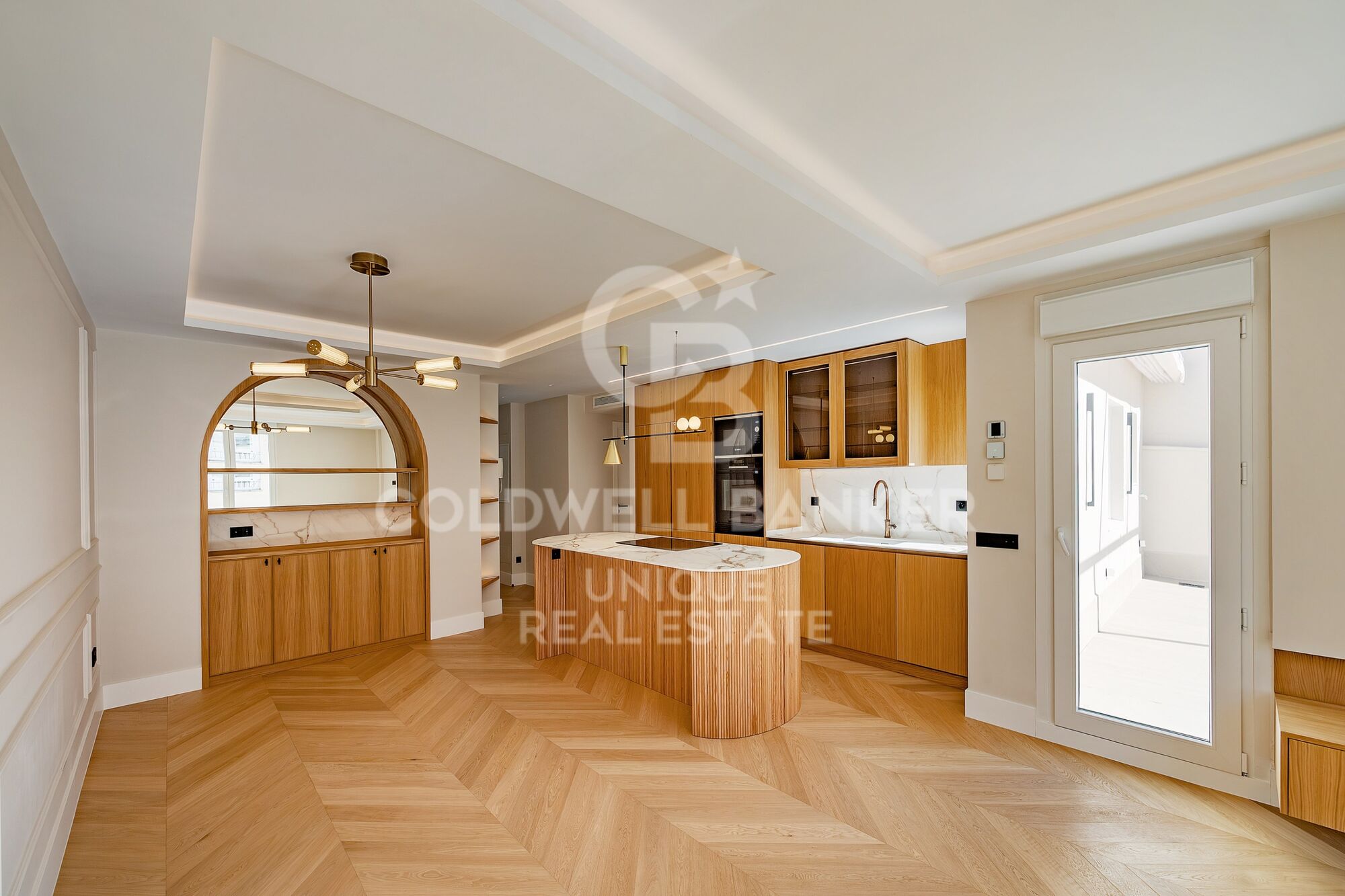 Renovated exterior penthouse with terrace in Trafalgar, Madrid