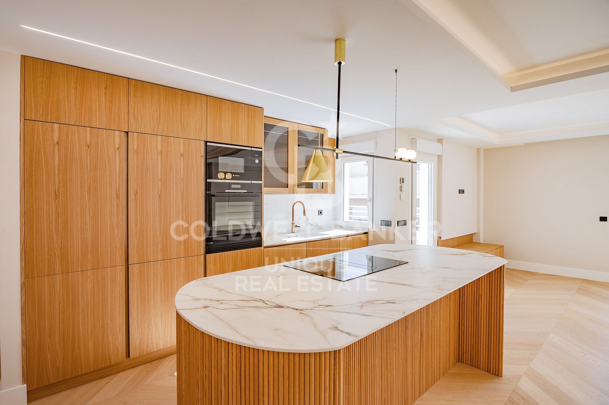 Renovated exterior penthouse with terrace in Trafalgar, Madrid