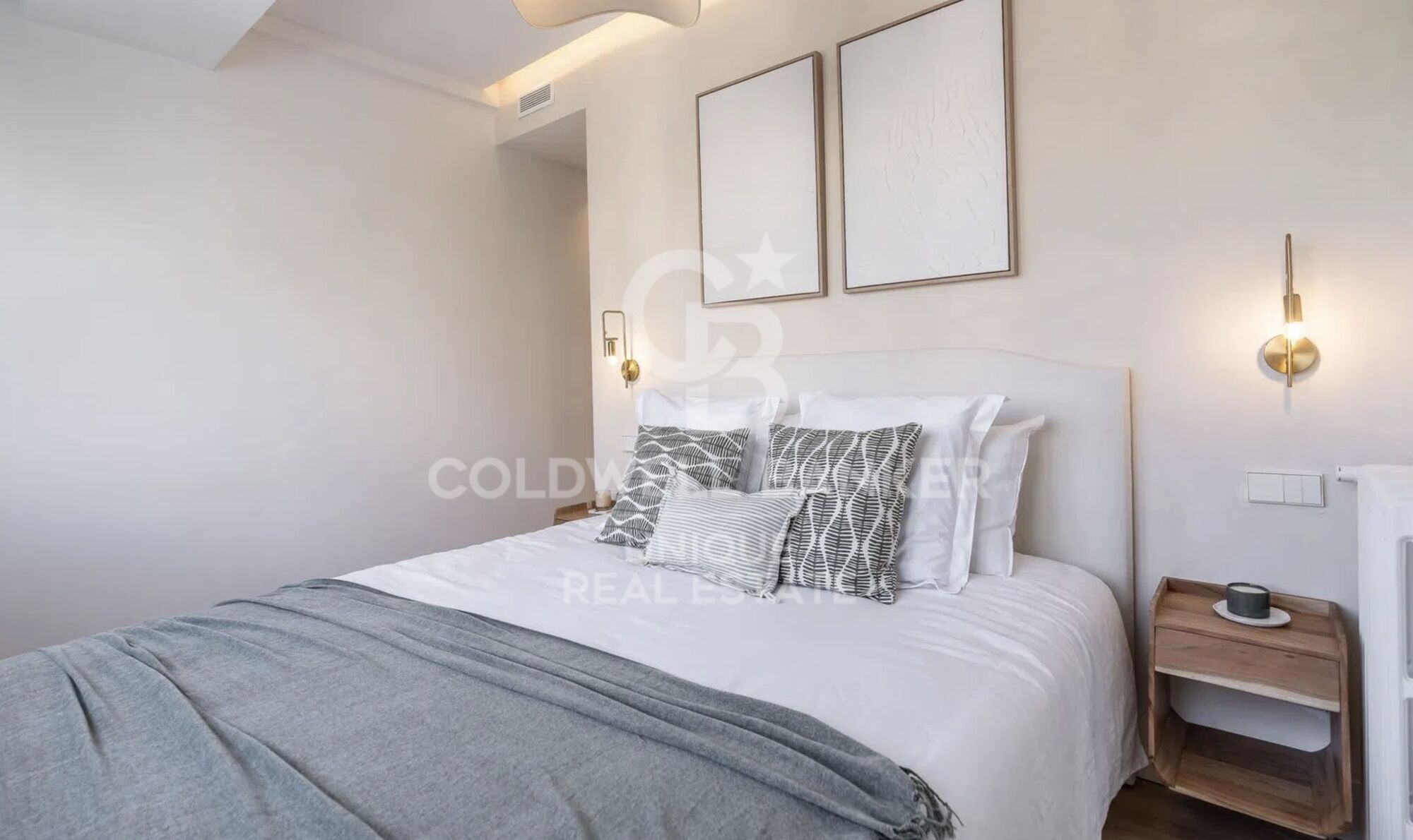 Renovated exterior apartment in Almagro, Madrid