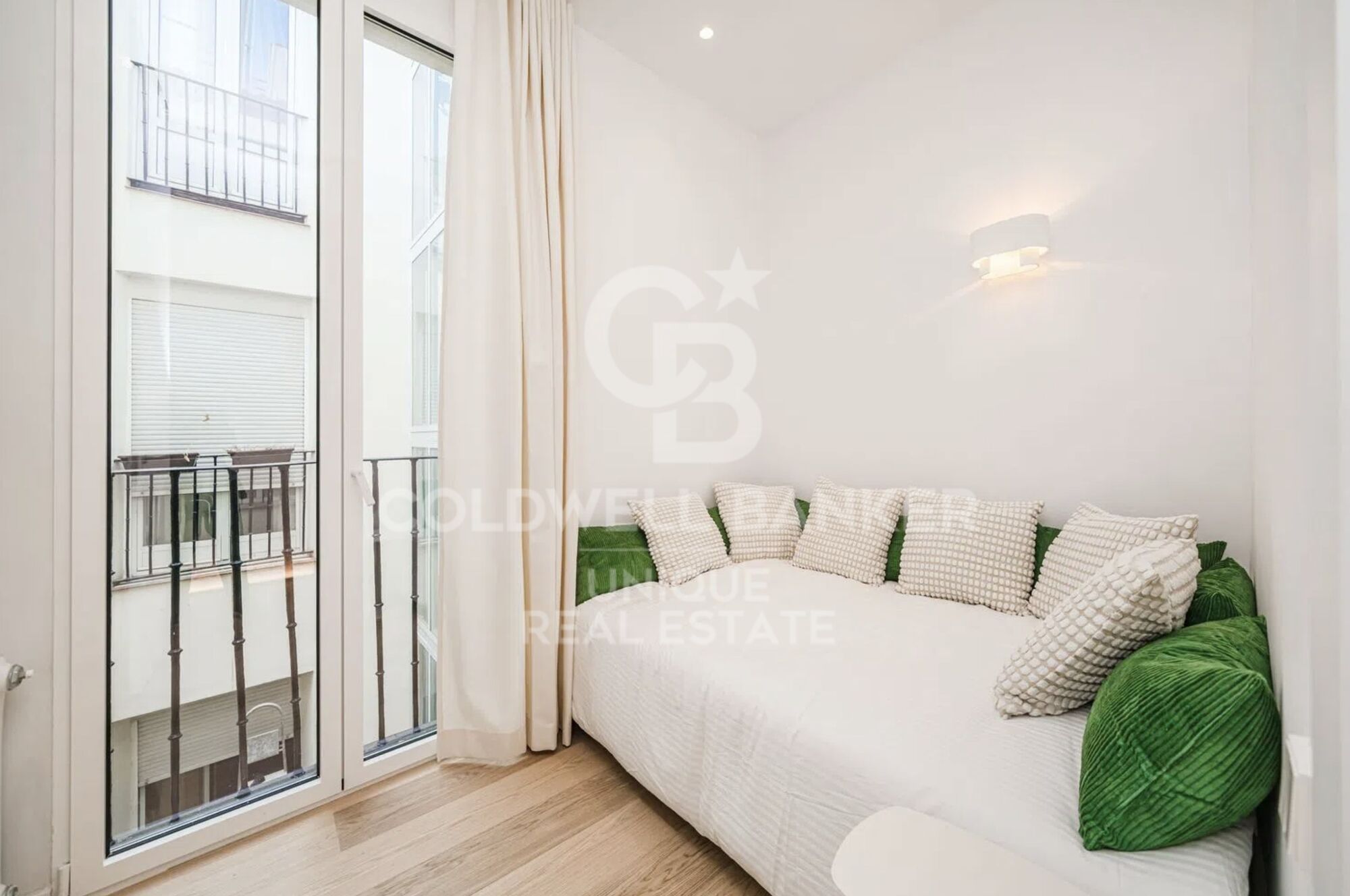 Exterior renovated apartment in the Las Letras district, Madrid