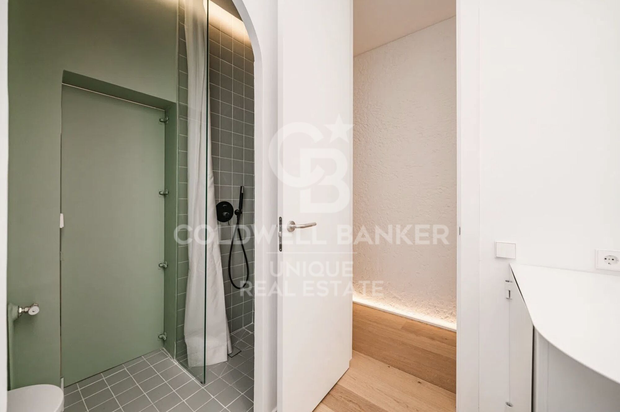 Exterior renovated apartment in the Las Letras district, Madrid
