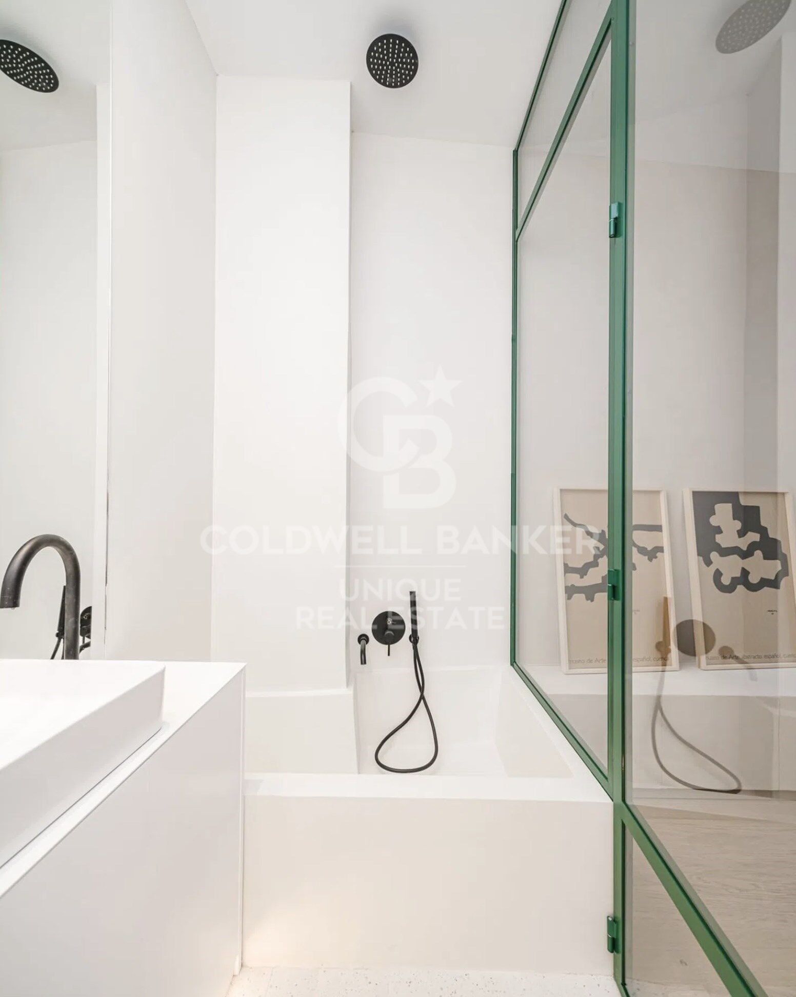 Exterior renovated apartment in the Las Letras district, Madrid