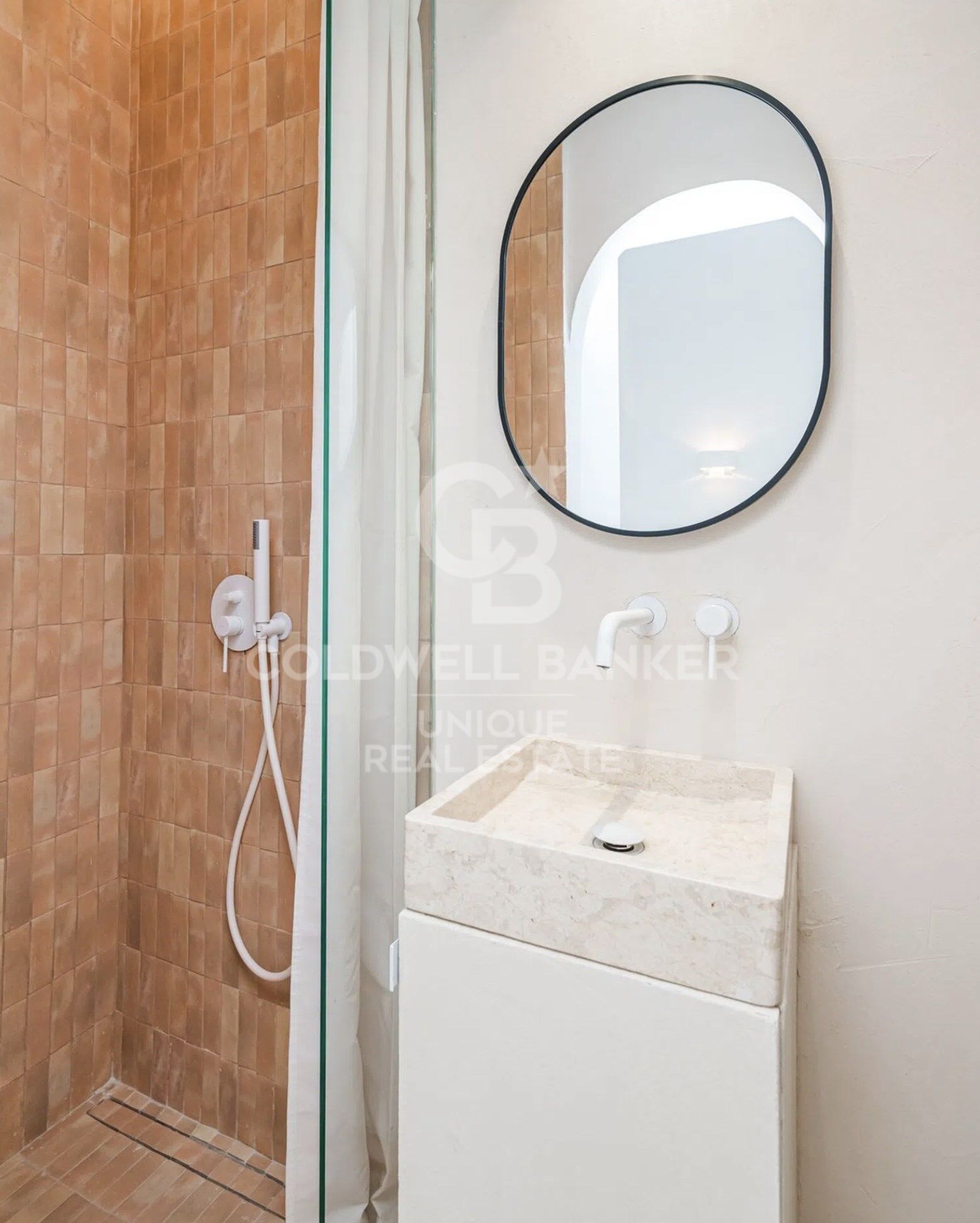Exterior renovated apartment in the Las Letras district, Madrid