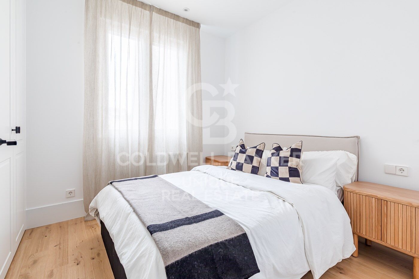 Renovated exterior flat with terrace, garage and storage room in Lista, Madrid