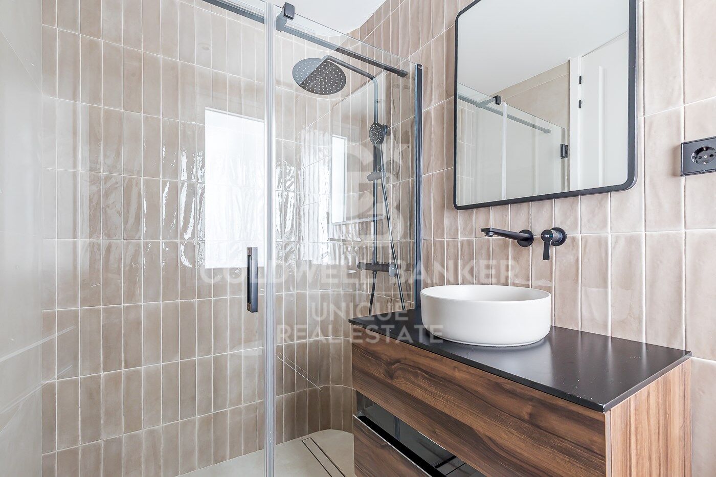 Renovated exterior flat with terrace, garage and storage room in Lista, Madrid