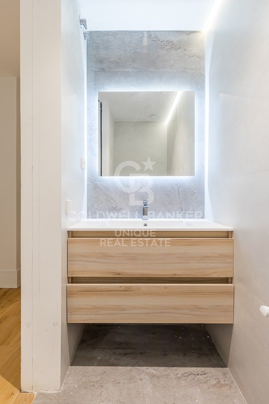 Renovated exterior flat with terrace, garage and storage room in Lista, Madrid