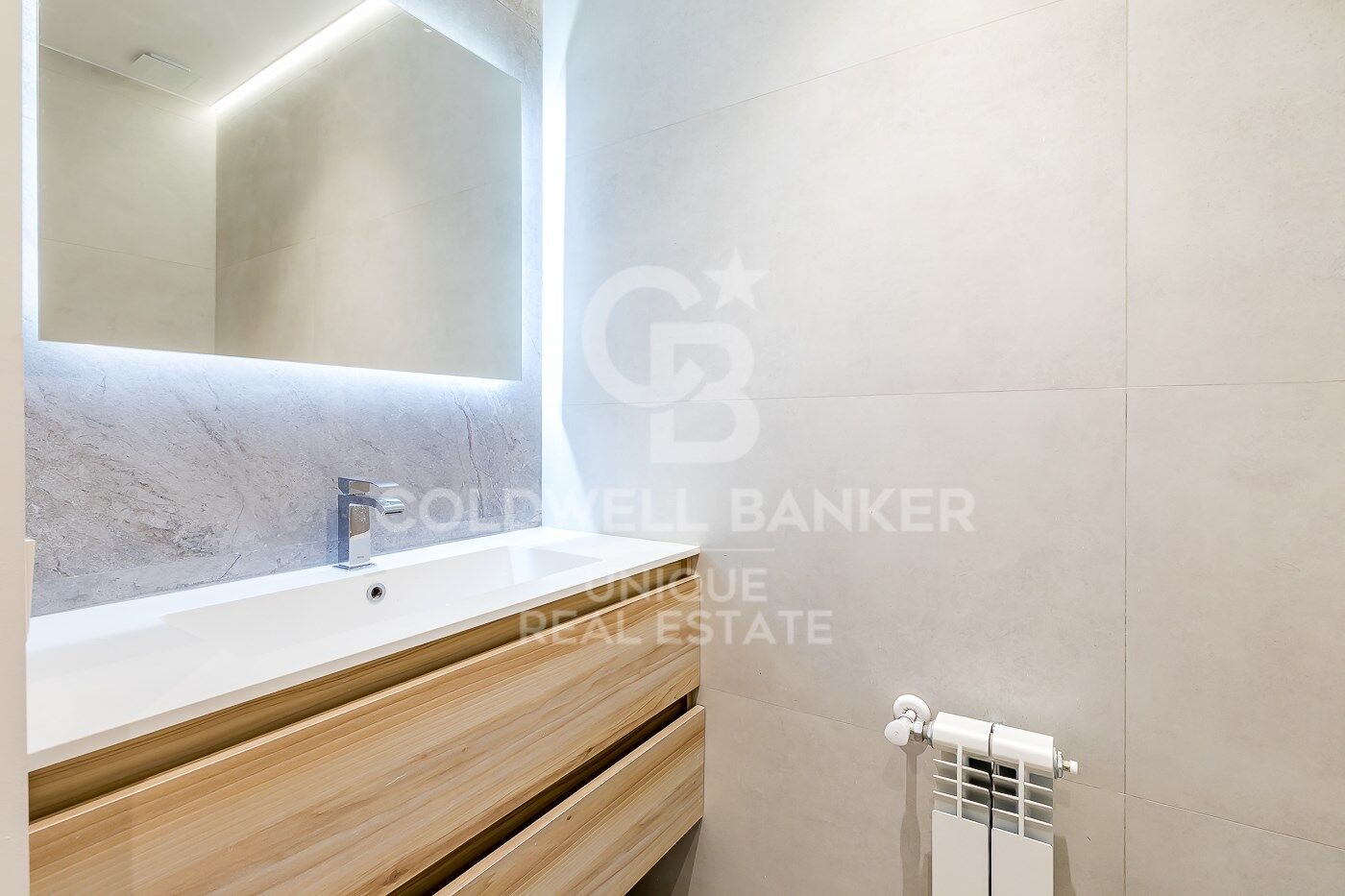 Renovated exterior flat with terrace, garage and storage room in Lista, Madrid