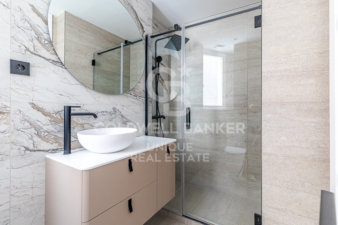 Renovated exterior flat with terrace, garage and storage room in Lista, Madrid