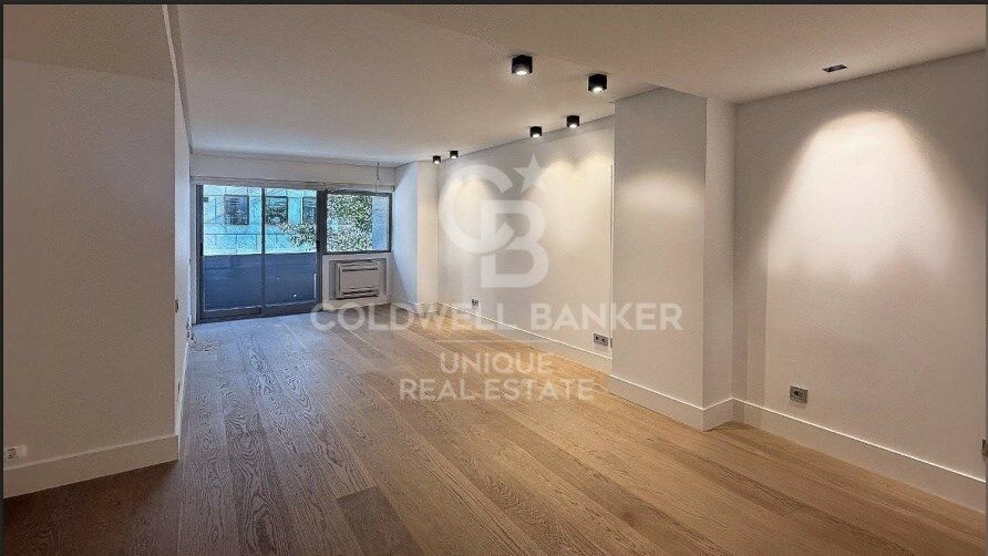 Renovated exterior apartment in Recoletos, Madrid