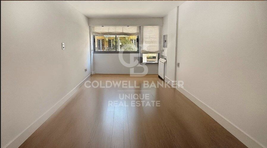 Renovated exterior apartment in Recoletos, Madrid