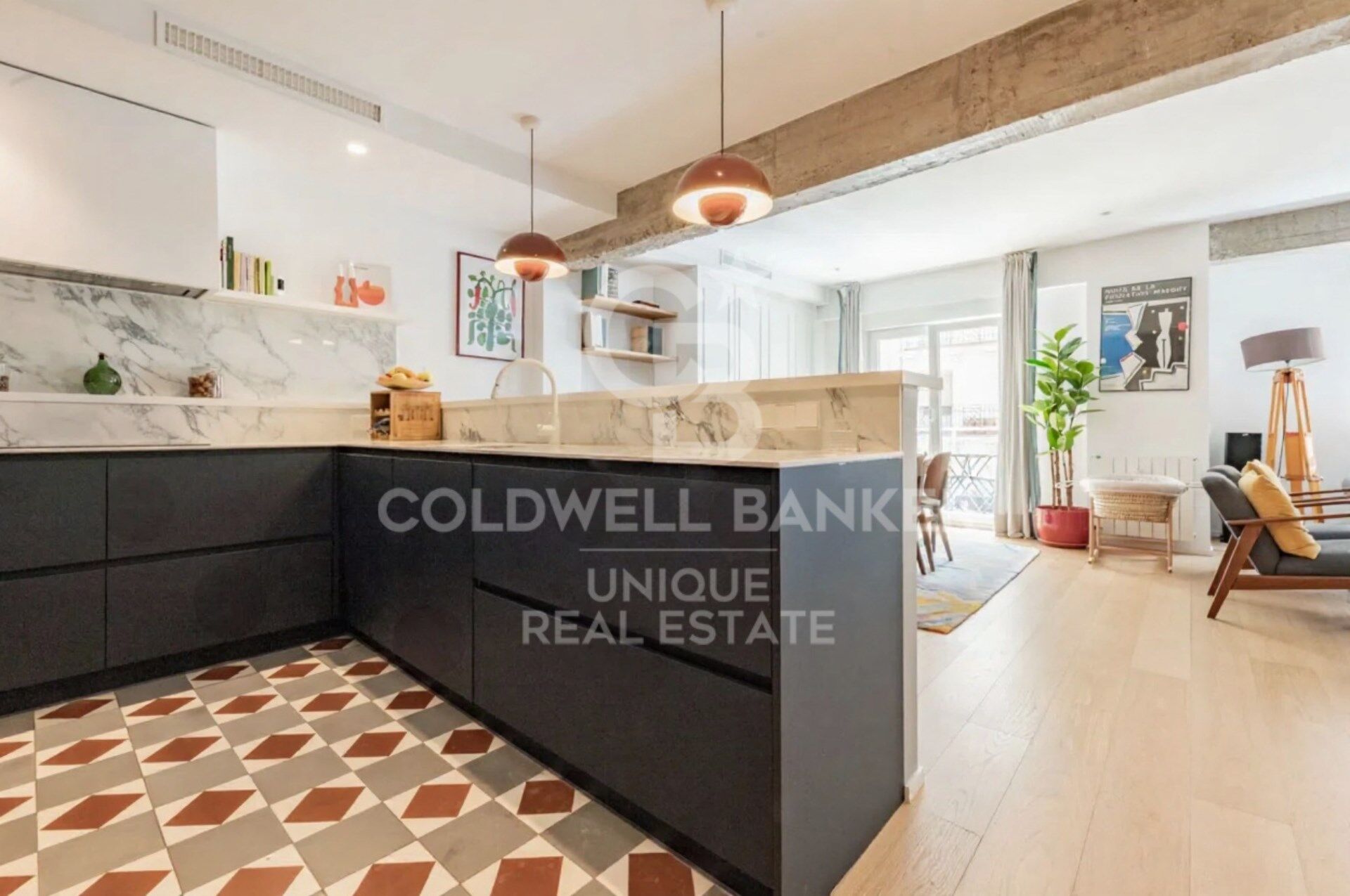 Exterior apartment with terrace and storage room in Chamberí, Madrid