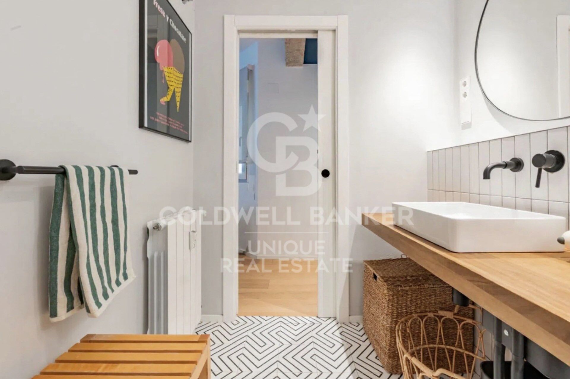 Exterior apartment with terrace and storage room in Chamberí, Madrid