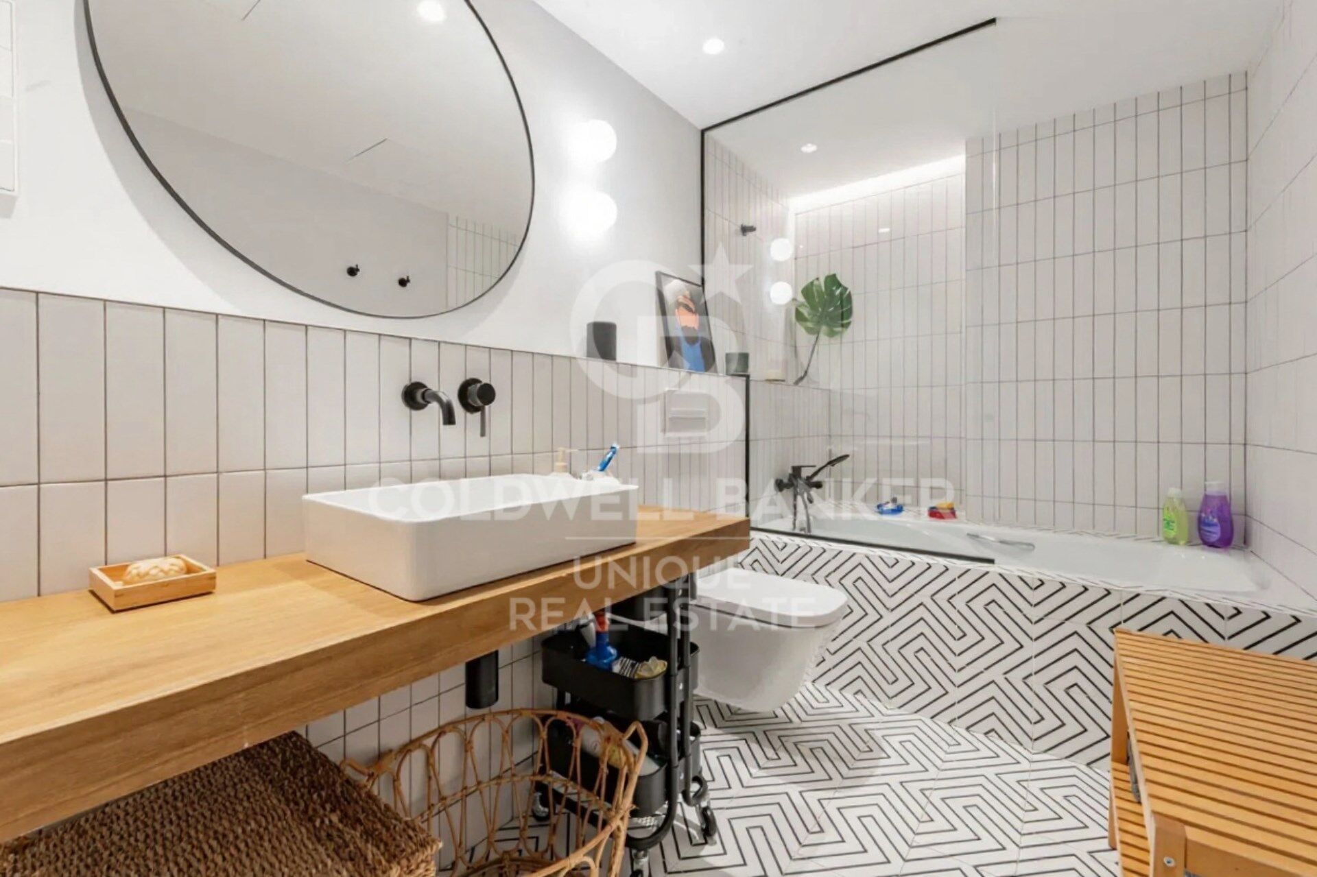Exterior apartment with terrace and storage room in Chamberí, Madrid