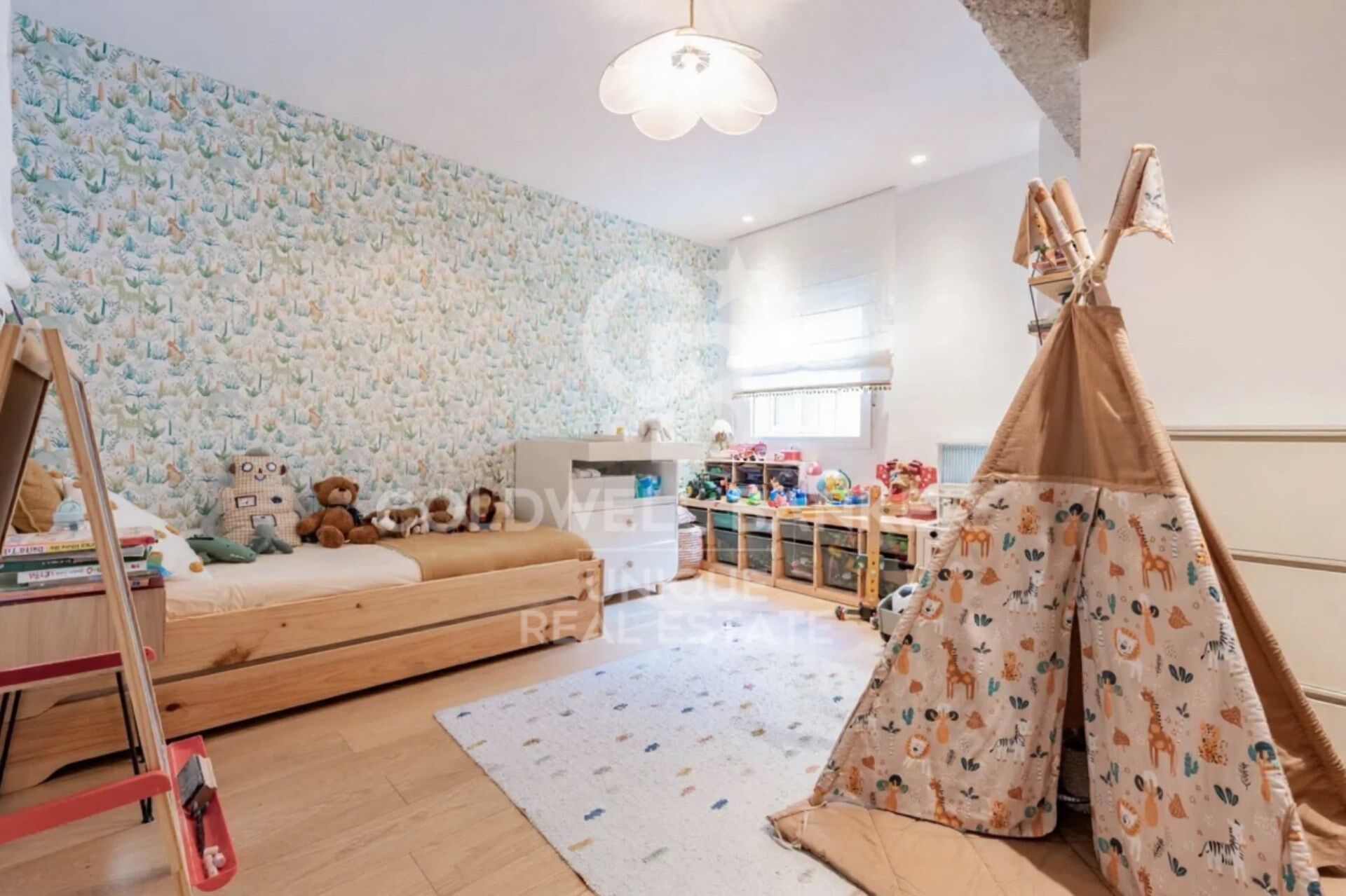 Exterior apartment with terrace and storage room in Chamberí, Madrid