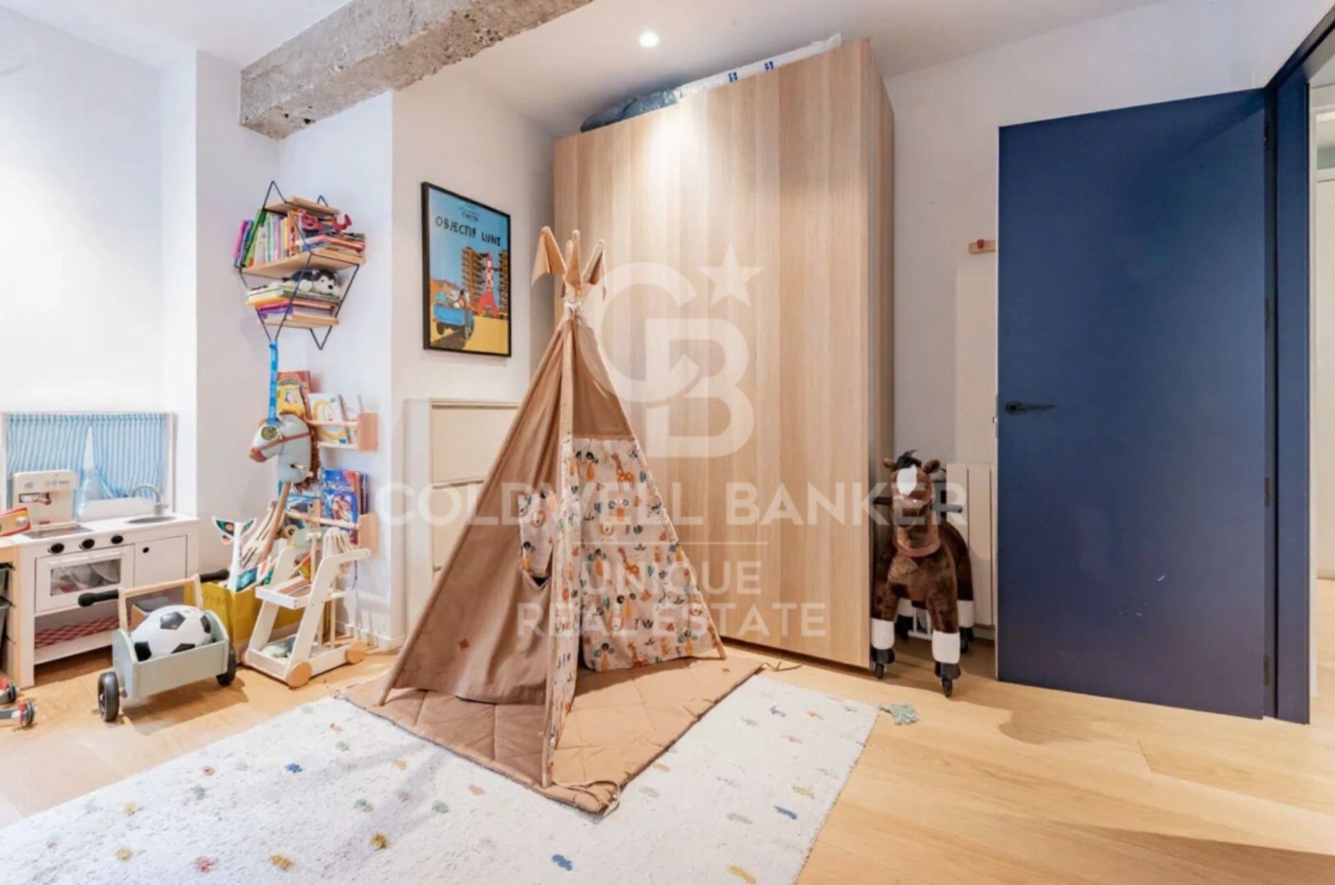 Exterior apartment with terrace and storage room in Chamberí, Madrid