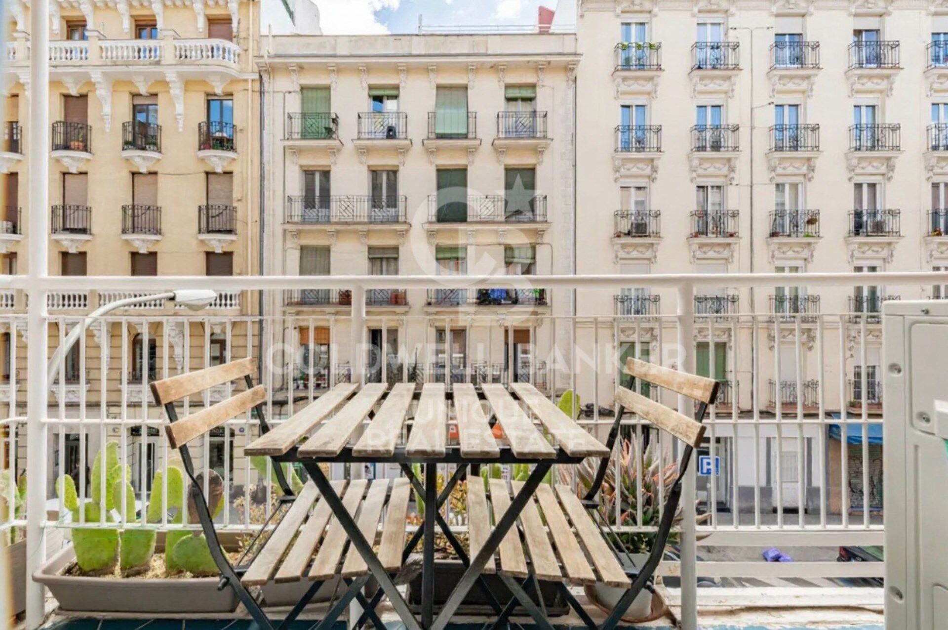Exterior apartment with terrace and storage room in Chamberí, Madrid