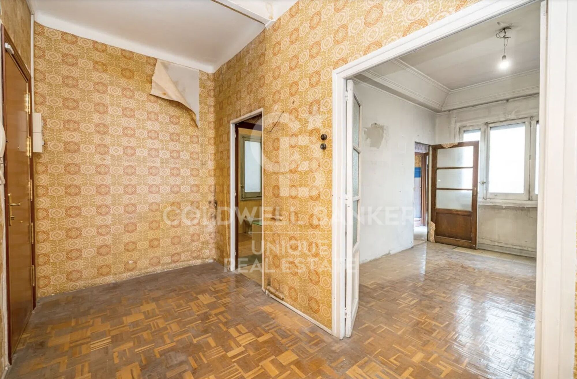 Exterior apartment to renovate in Goya, Madrid