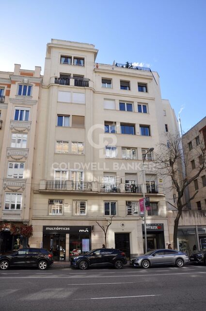 Exterior apartment to renovate in Goya, Madrid