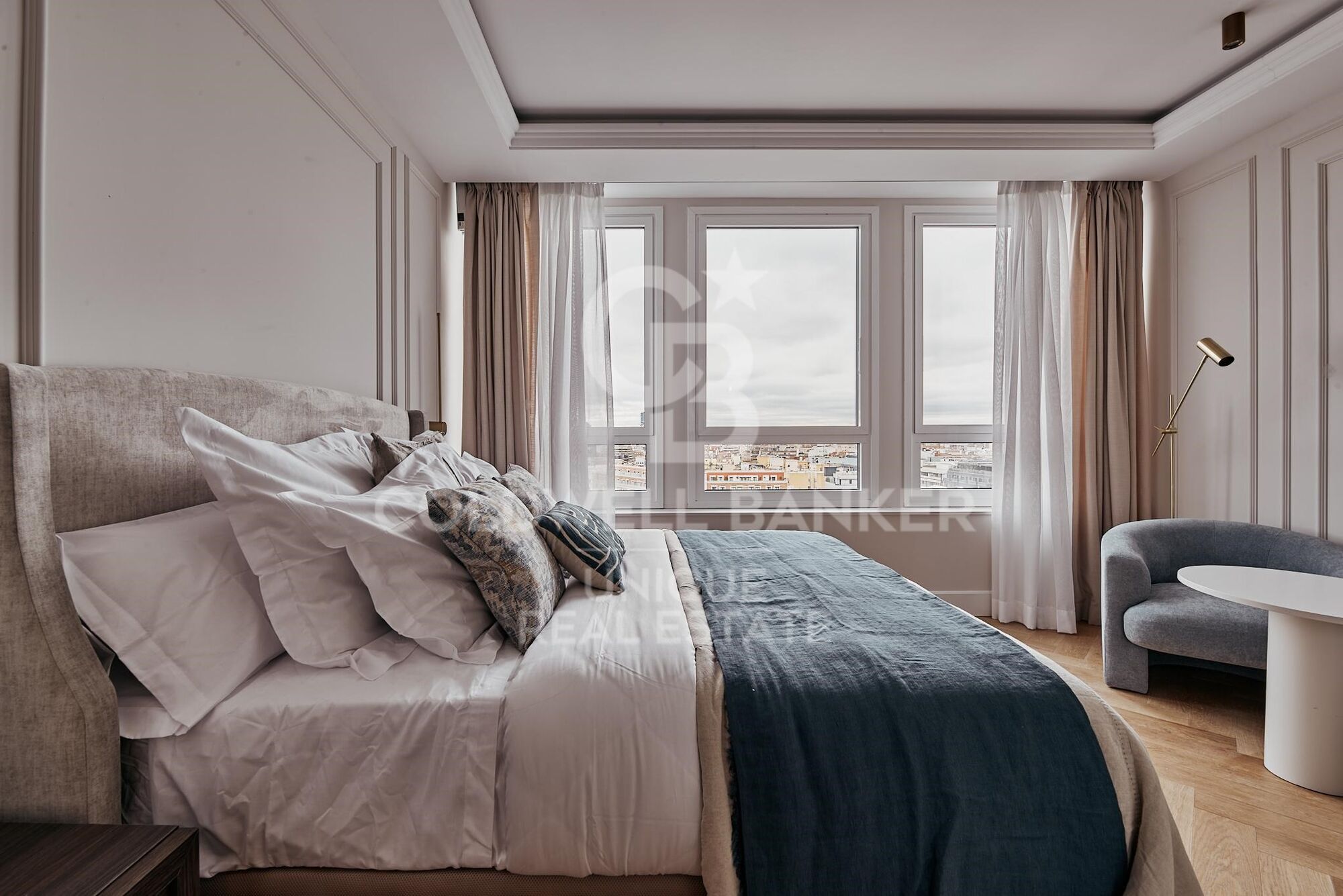 Renovated exterior flat with garage and storage room in El Viso, Madrid