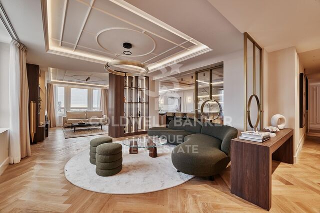 Renovated exterior flat with garage and storage room in El Viso, Madrid