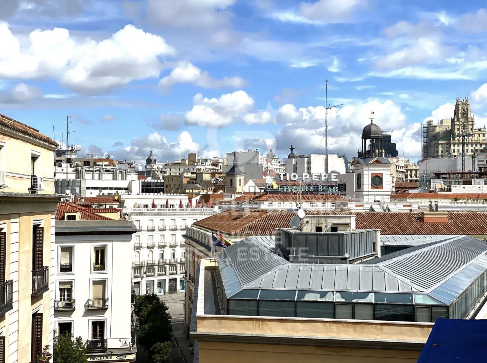Duplex penthouse exterior, renovated, with terrace in Sol, Madrid