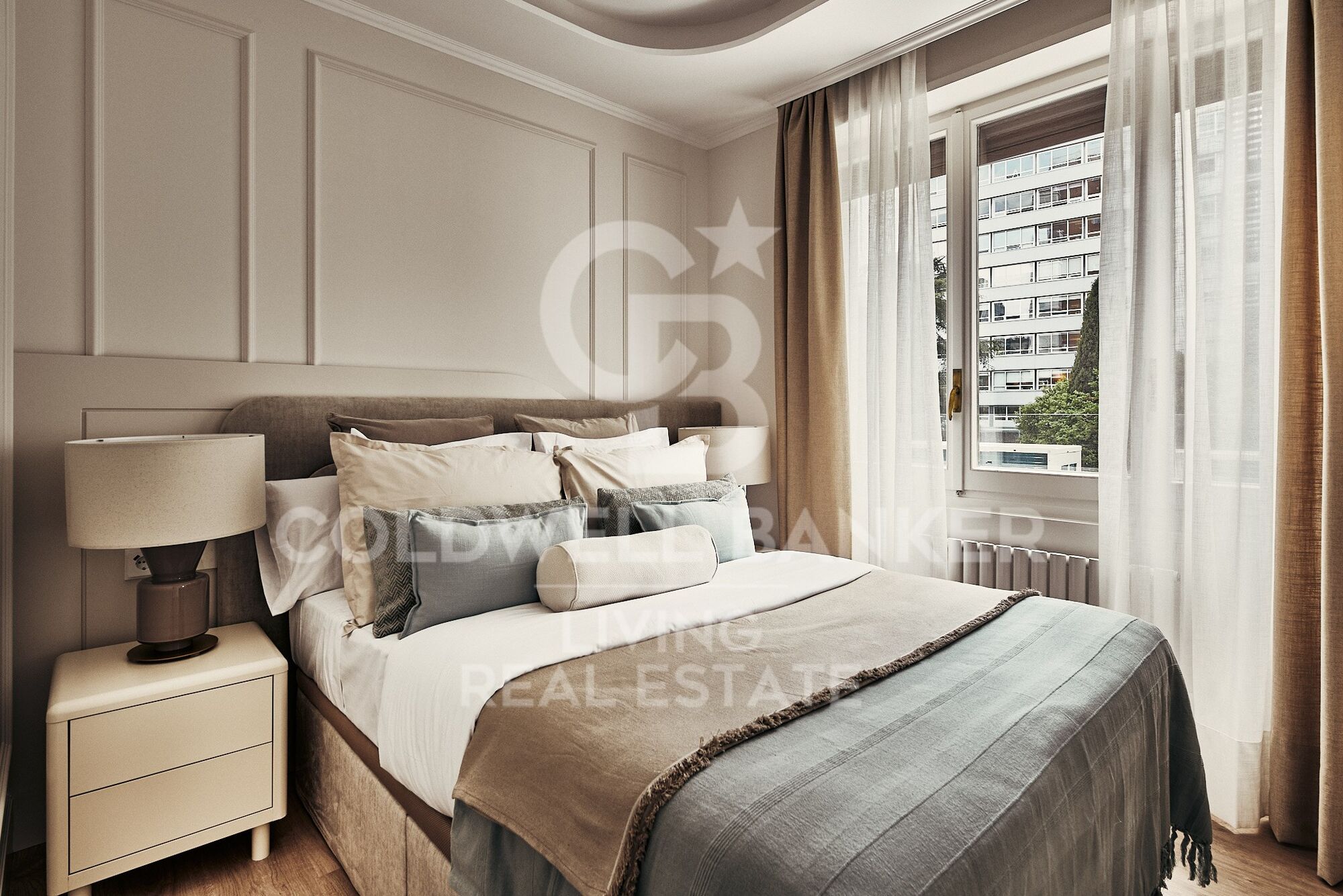 Flat 5 Bedrooms Sale Madrid