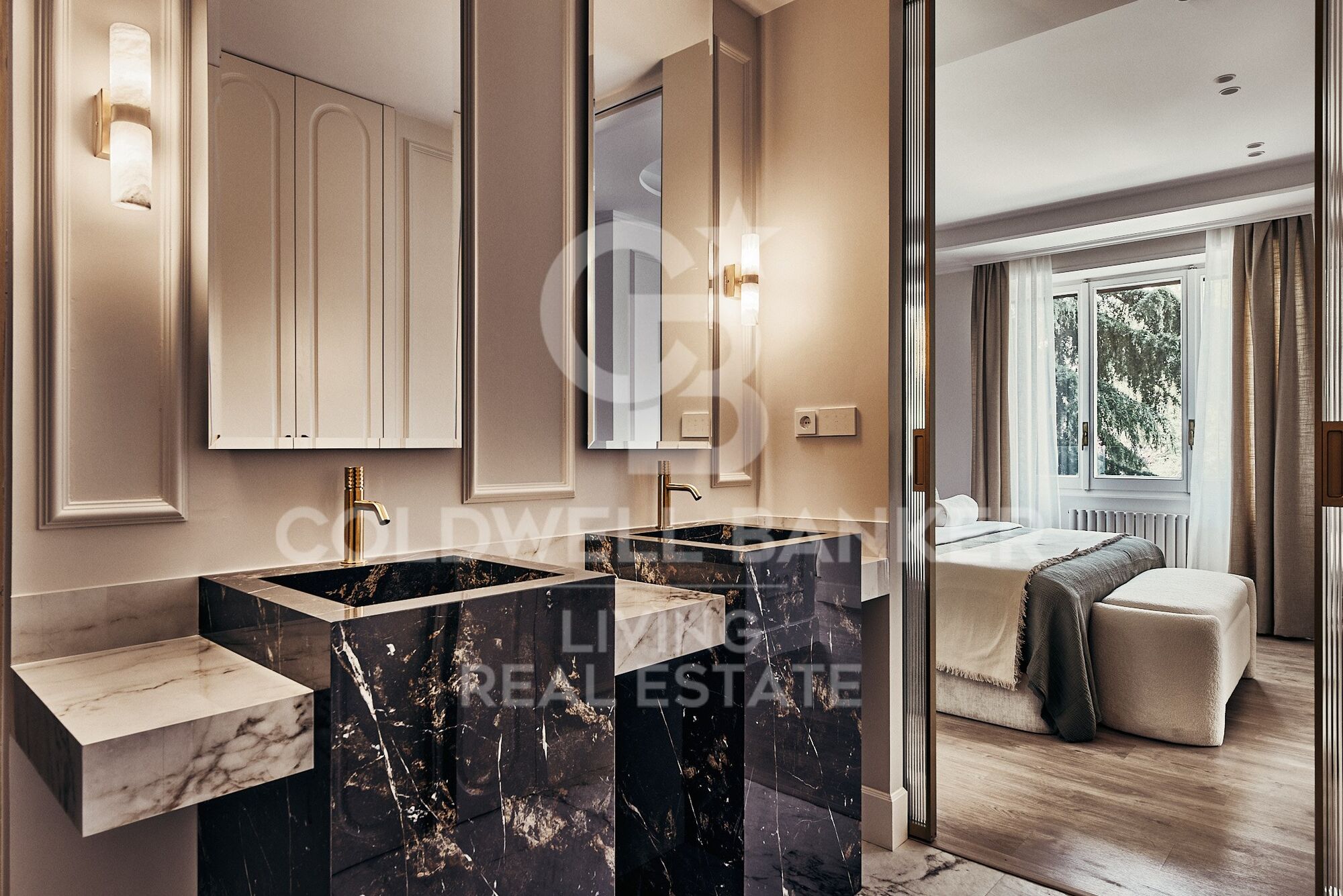 Flat 5 Bedrooms Sale Madrid