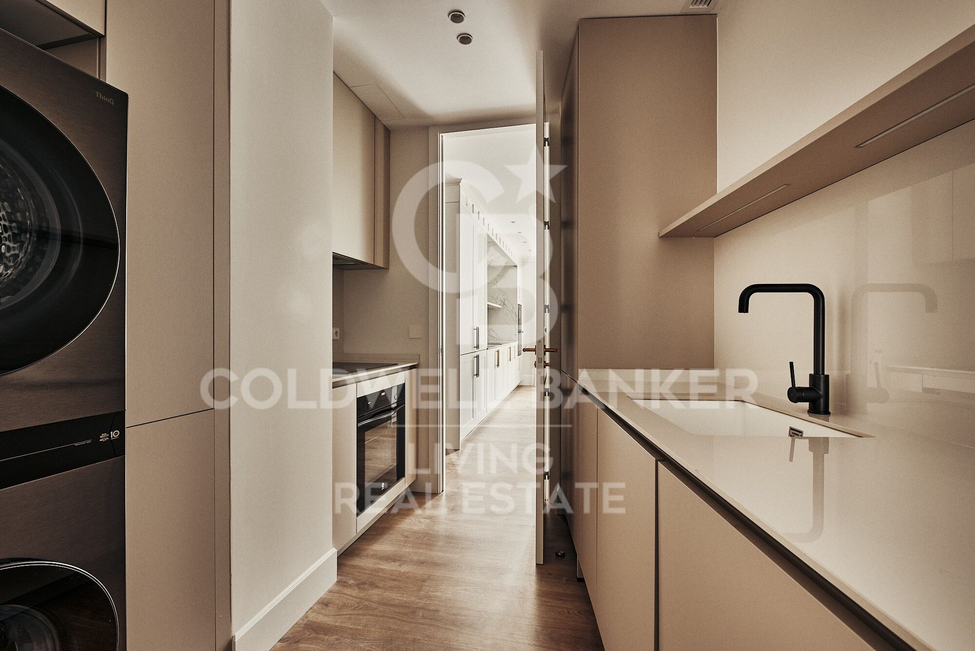 Flat 5 Bedrooms Sale Madrid