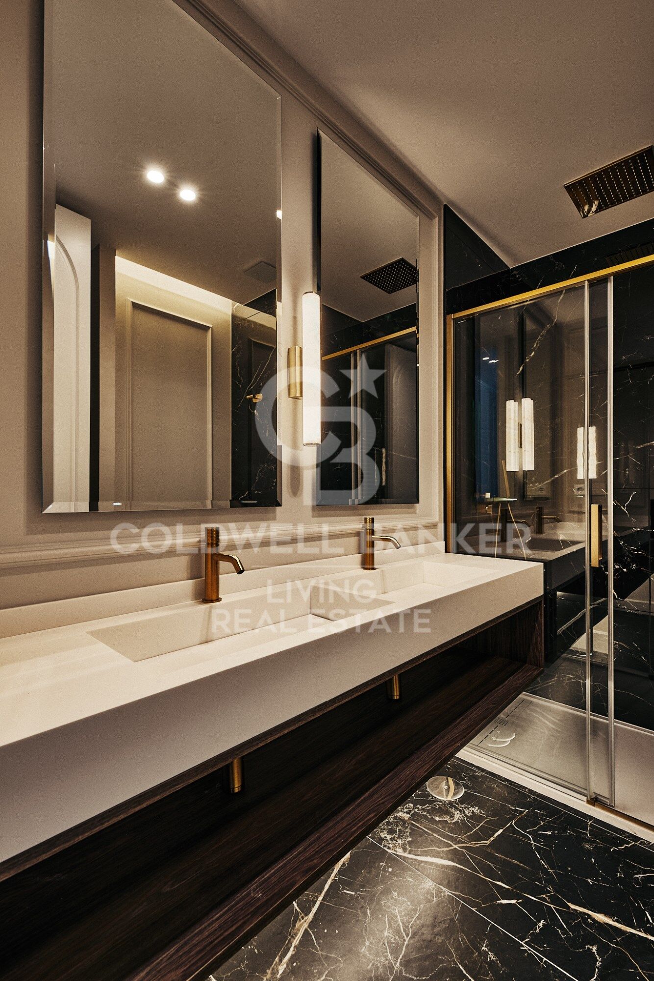 Flat 5 Bedrooms Sale Madrid