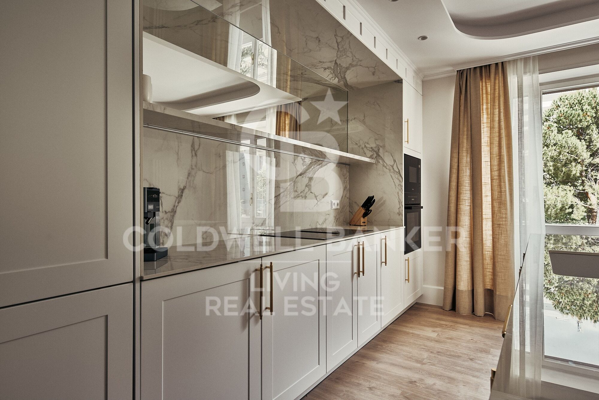 Flat 5 Bedrooms Sale Madrid