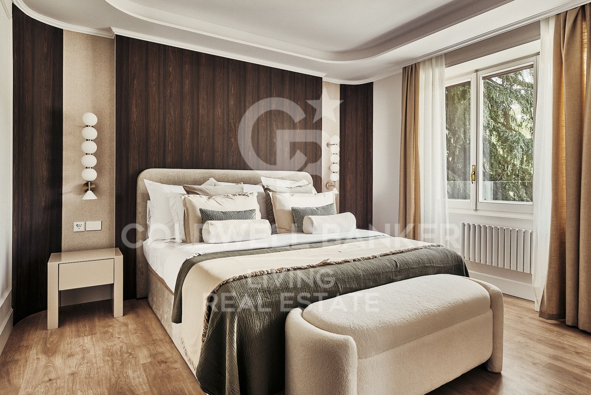 Flat 5 Bedrooms Sale Madrid