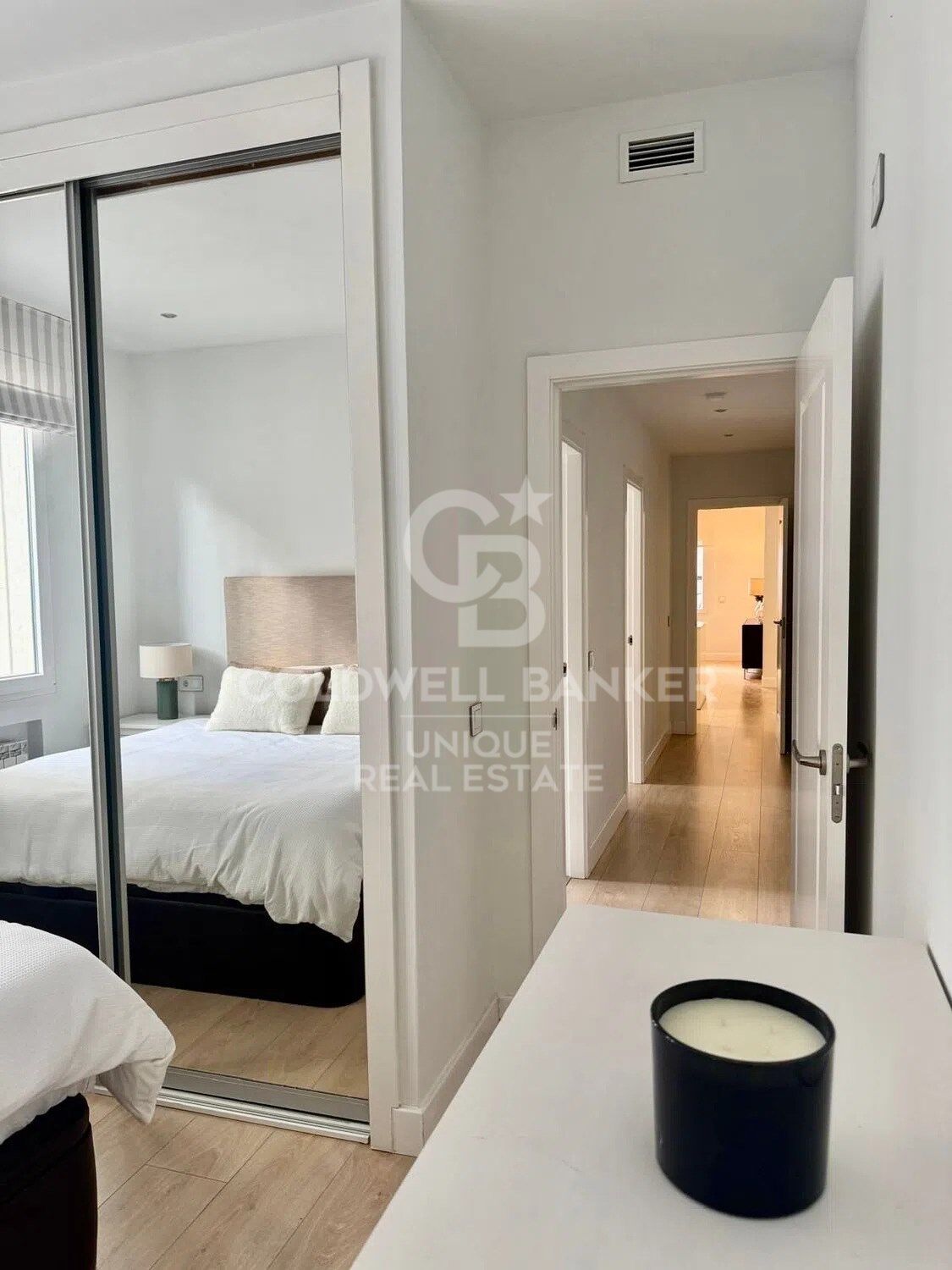 Exclusive renovated house on the top floor with great luminosity