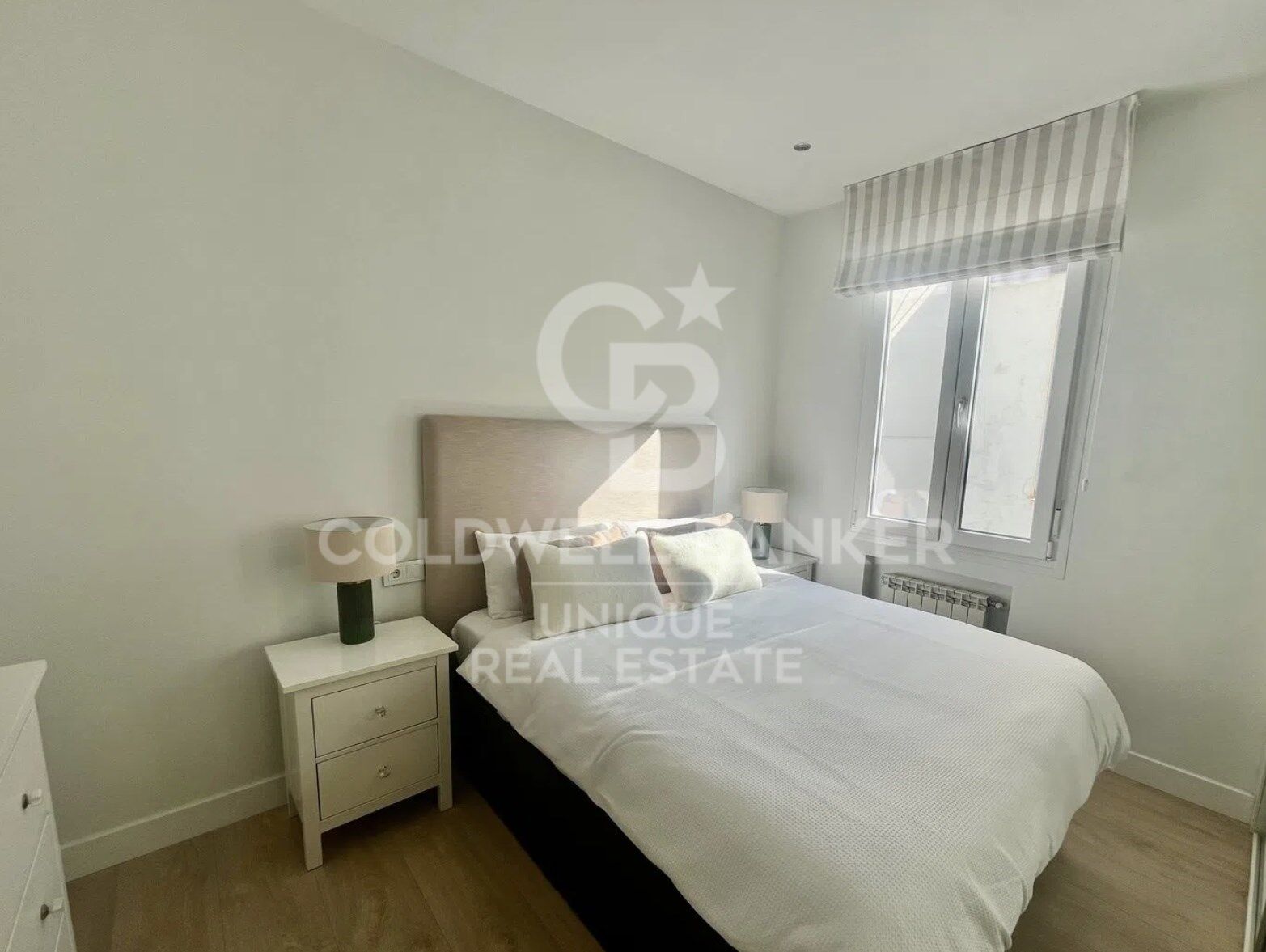 Exclusive renovated house on the top floor with great luminosity