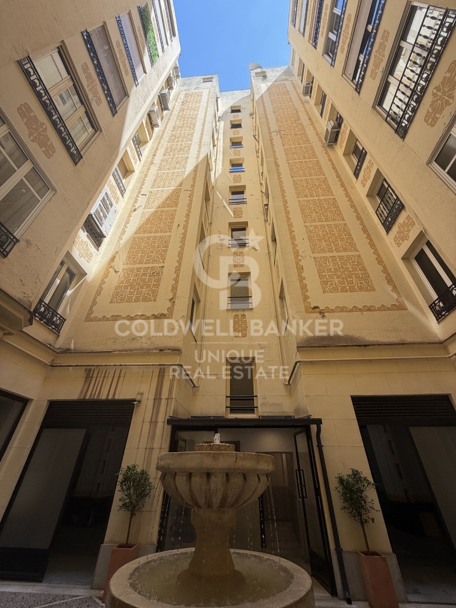 Two-bedroom apartment in a unique and spectacular building in Almagro, Madrid.