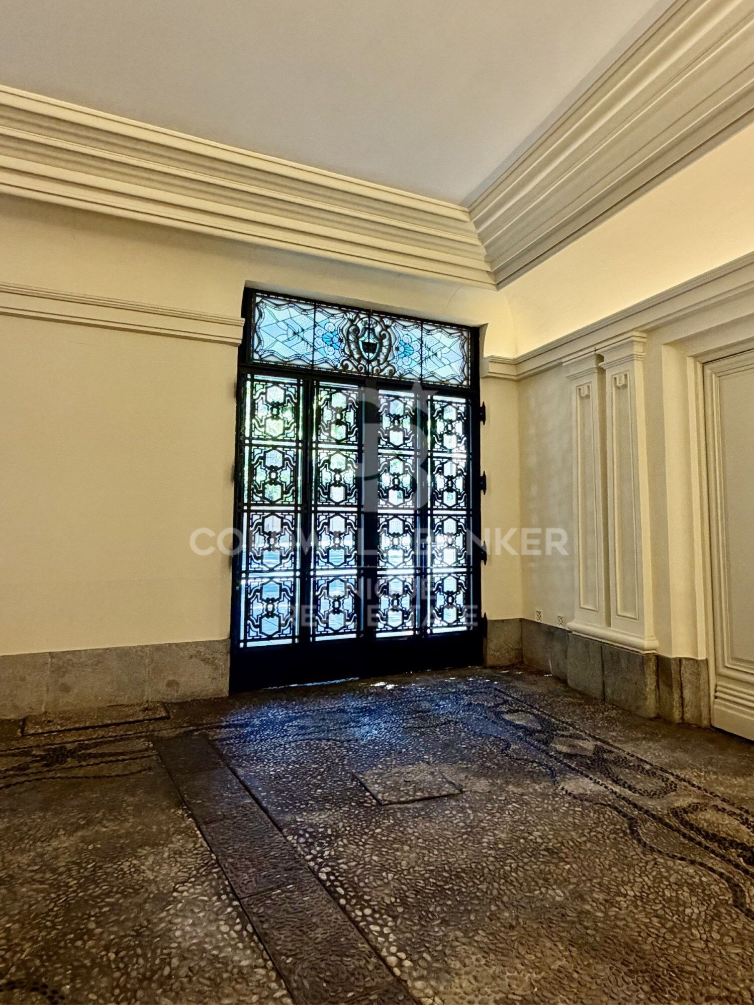 Two-bedroom apartment in a unique and spectacular building in Almagro, Madrid.