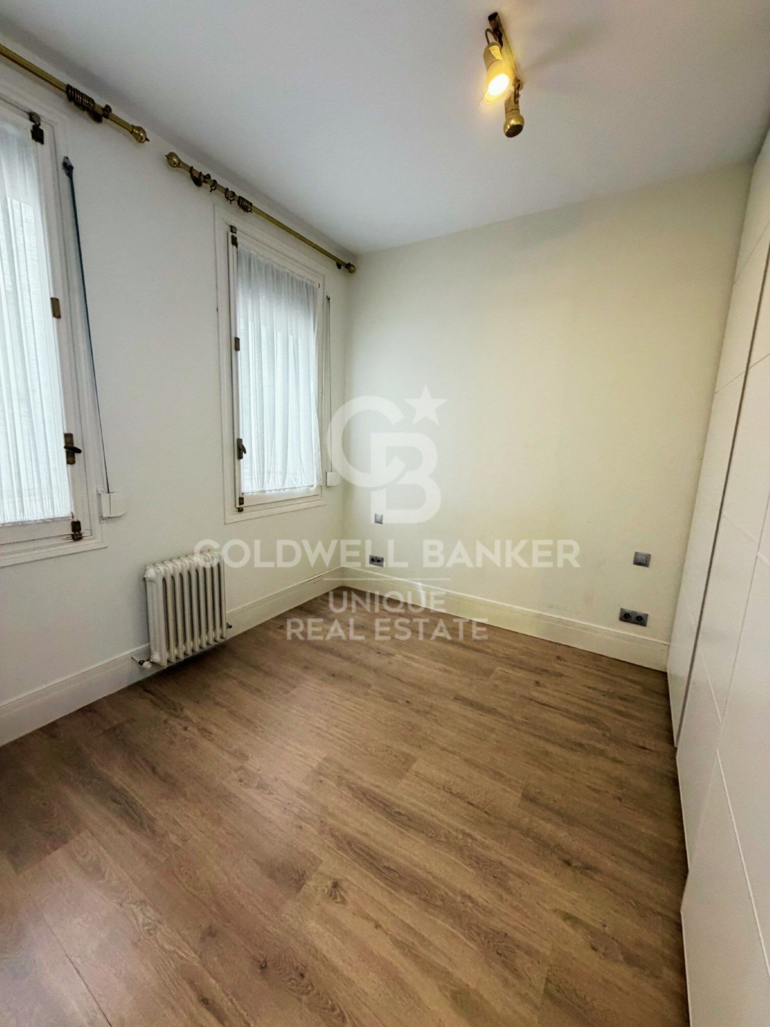 Two-bedroom apartment in a unique and spectacular building in Almagro, Madrid.