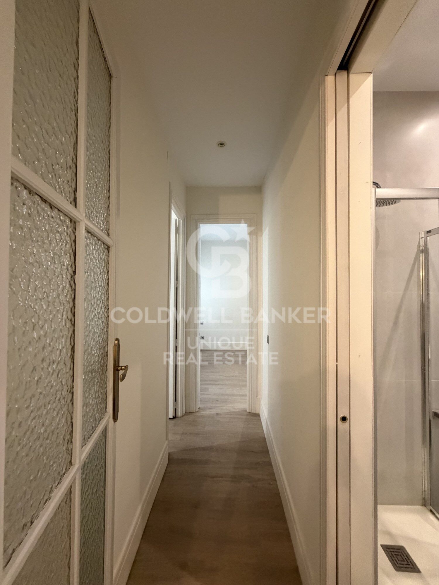 Two-bedroom apartment in a unique and spectacular building in Almagro, Madrid.