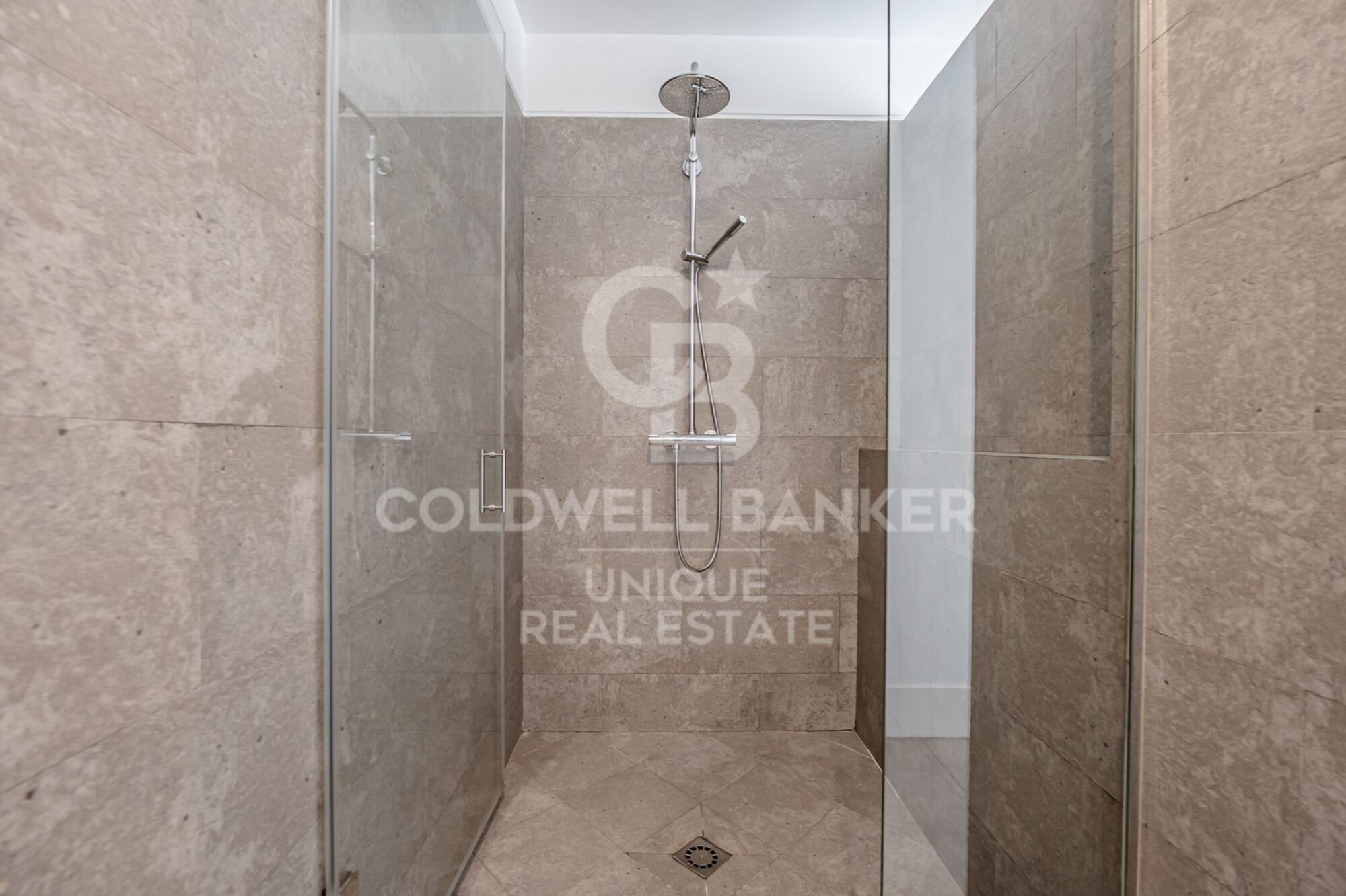 3 bedroom apartment with natural light and open views in Justicia