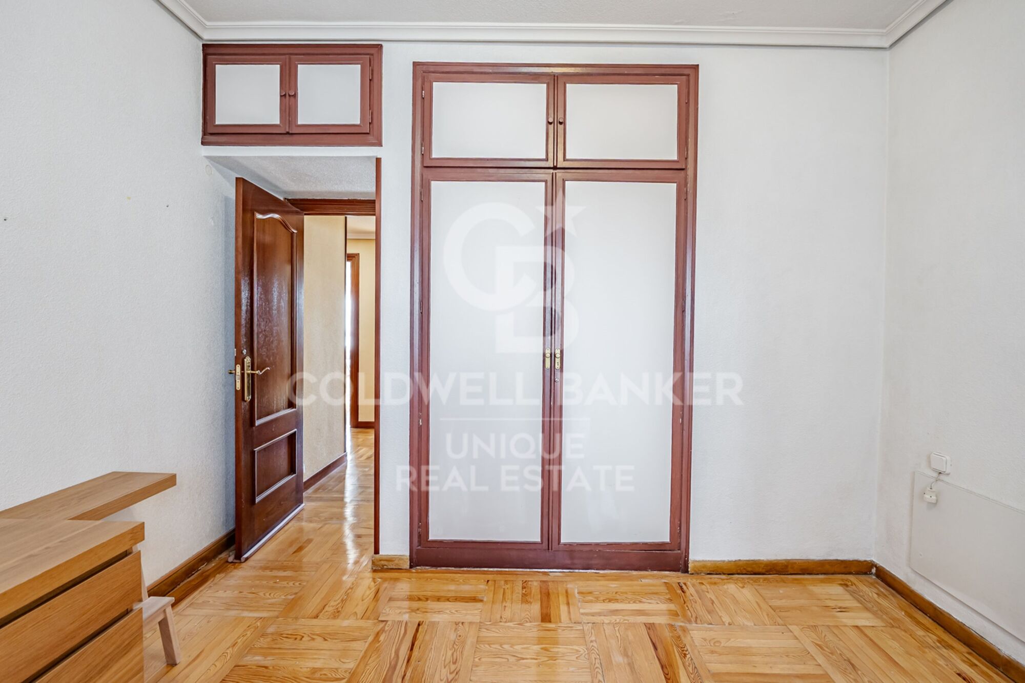 7th-Floor Exterior Apartment with Four Bedrooms, Terrace and Open Views in Goya