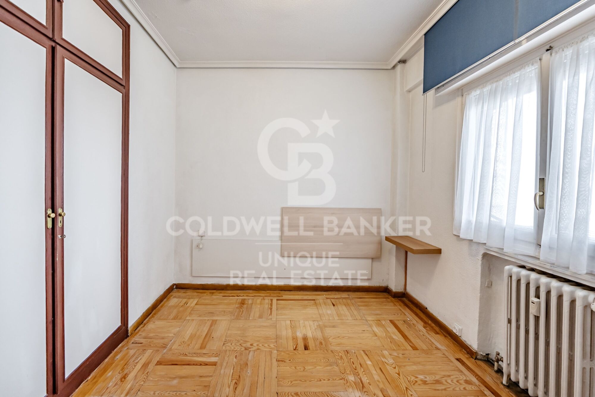 7th-Floor Exterior Apartment with Four Bedrooms, Terrace and Open Views in Goya