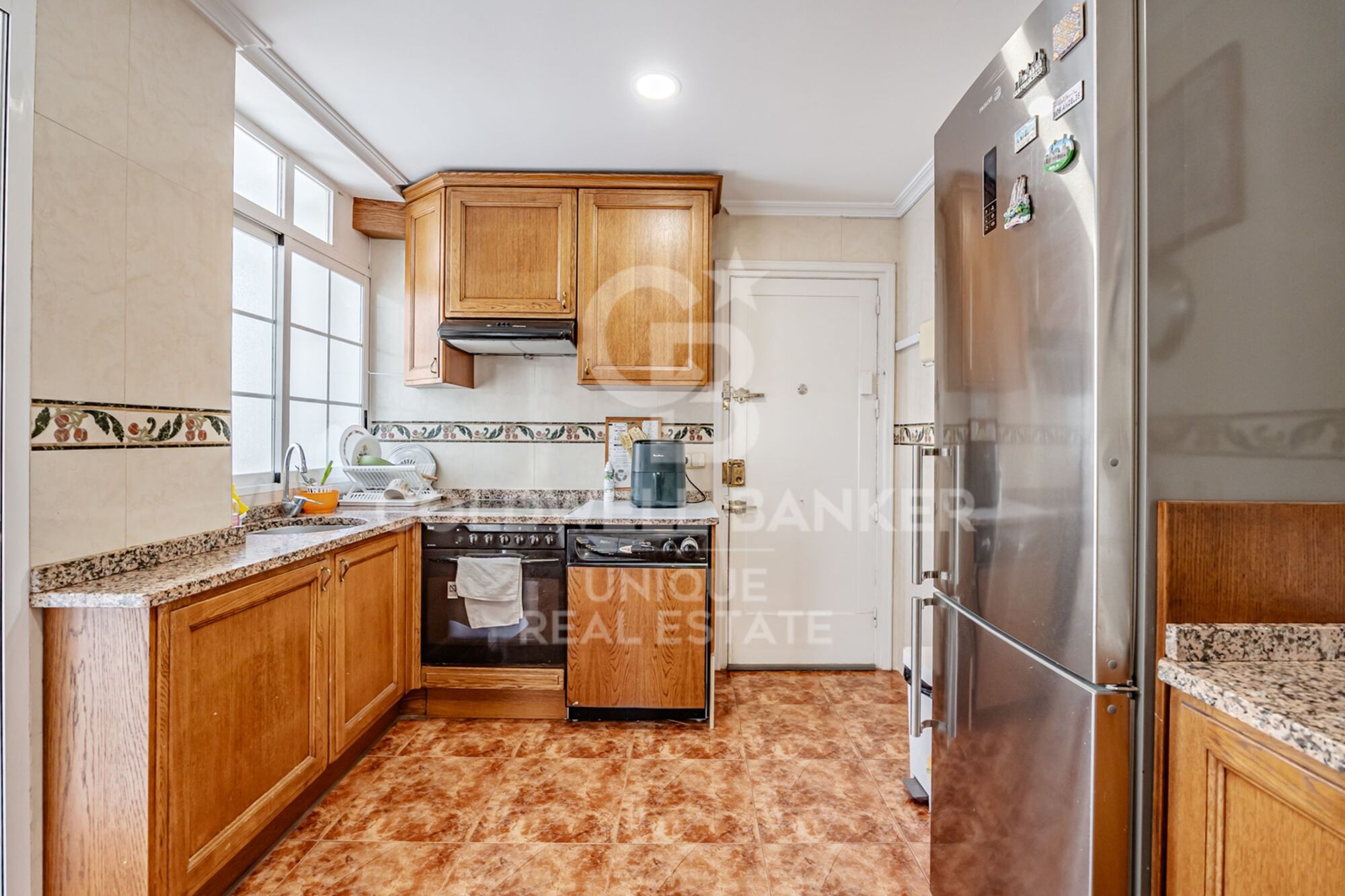 7th-Floor Exterior Apartment with Four Bedrooms, Terrace and Open Views in Goya