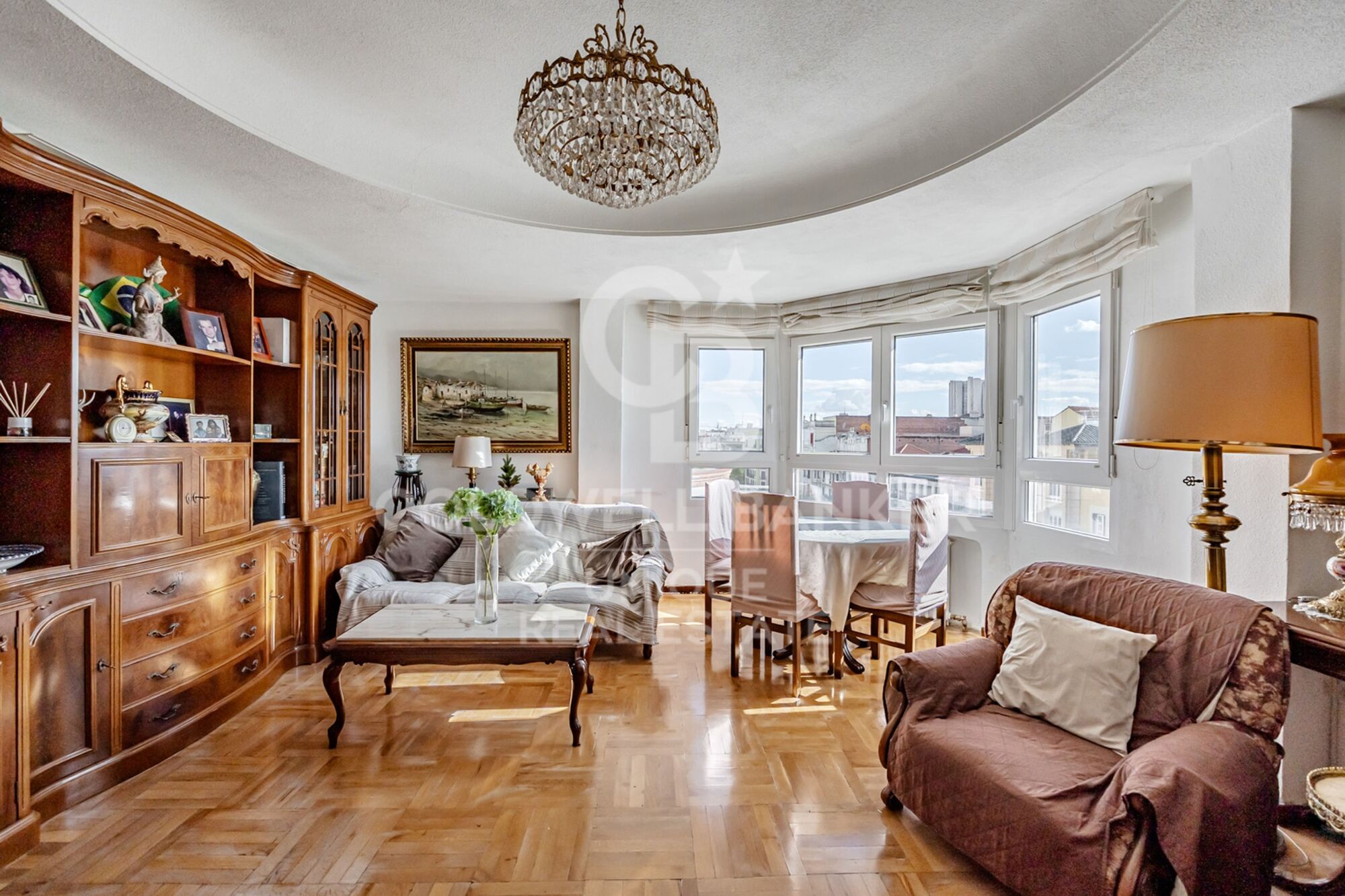 7th-Floor Exterior Apartment with Four Bedrooms, Terrace and Open Views in Goya