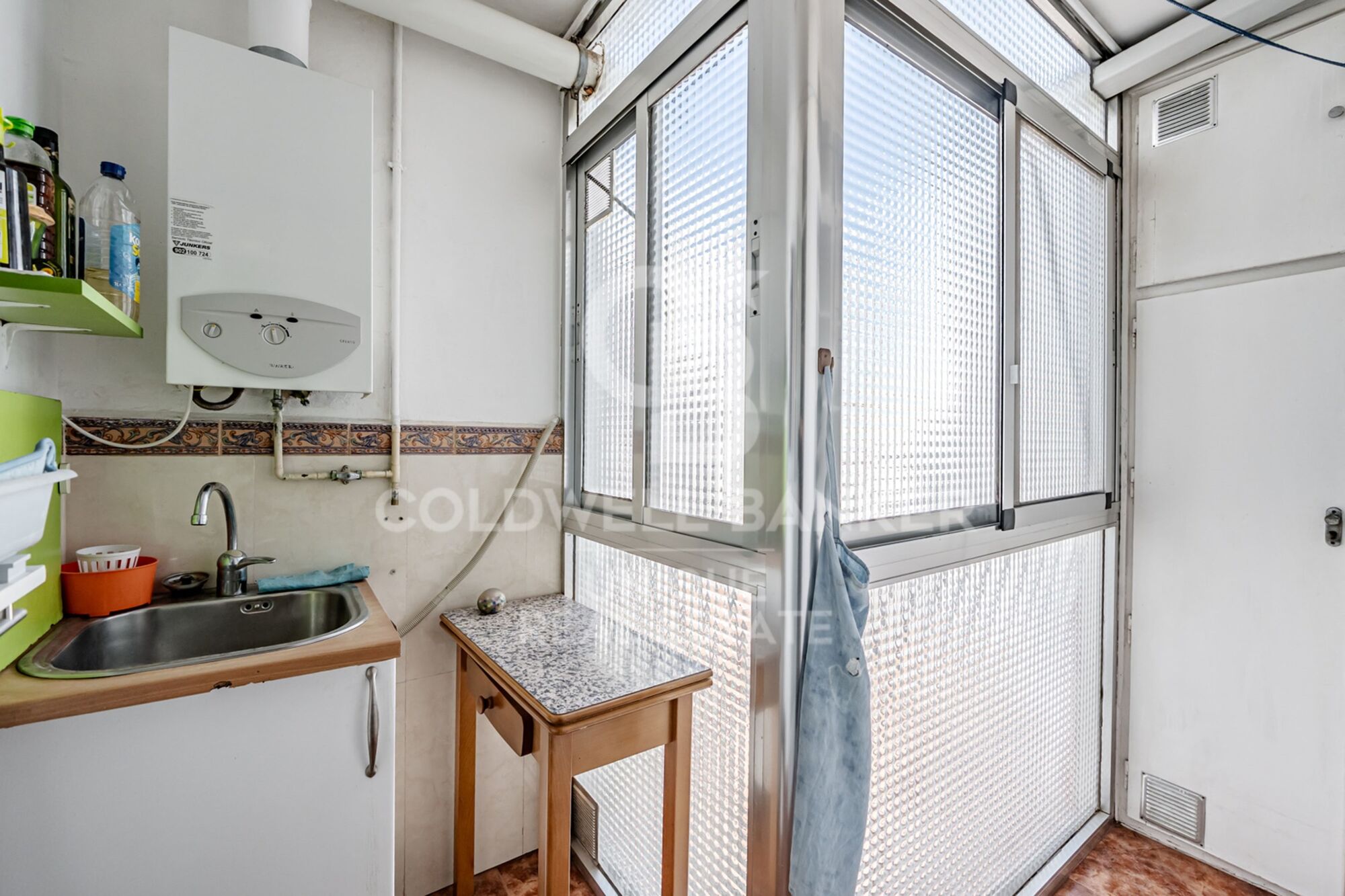 7th-Floor Exterior Apartment with Four Bedrooms, Terrace and Open Views in Goya