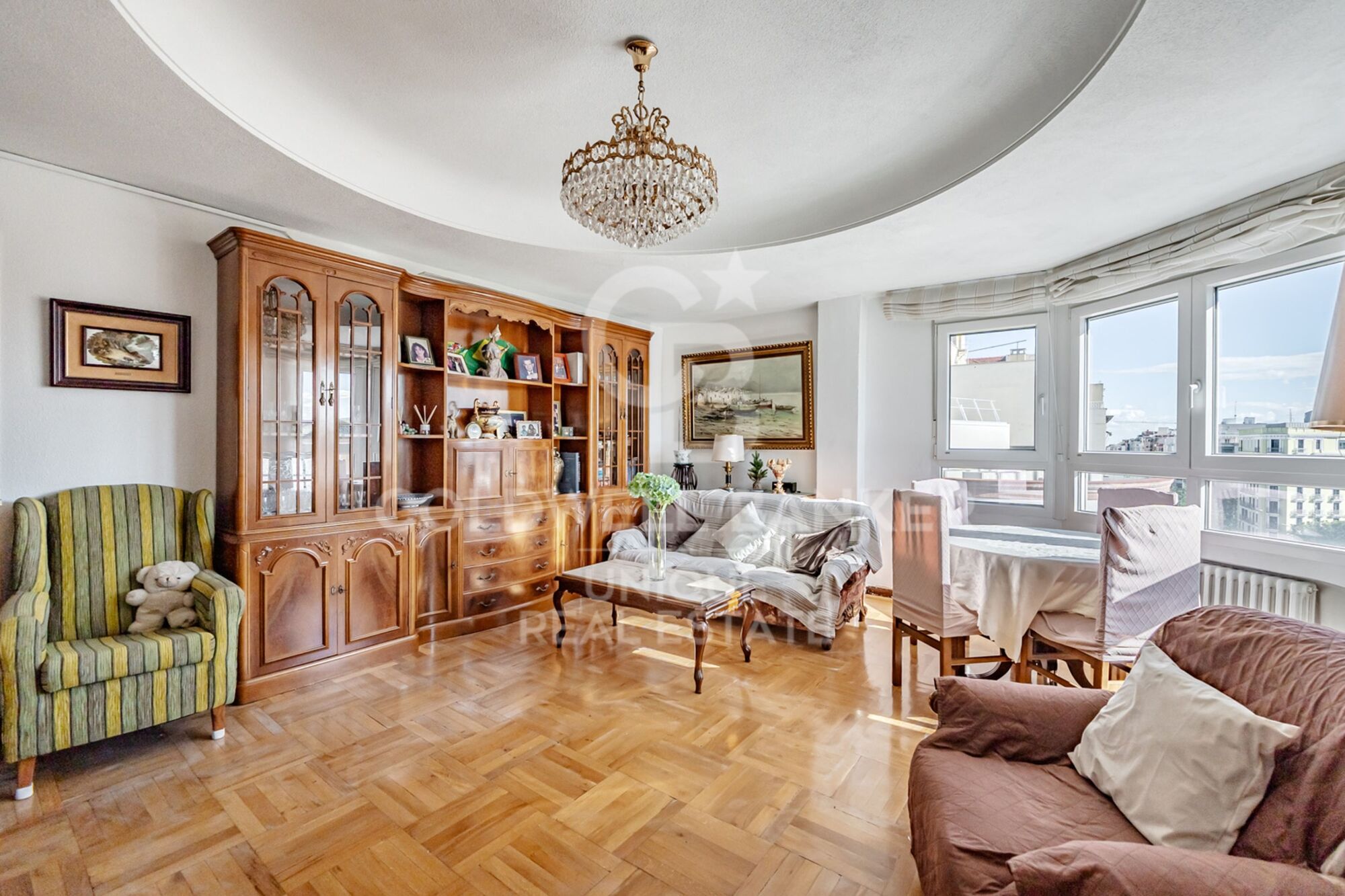 7th-Floor Exterior Apartment with Four Bedrooms, Terrace and Open Views in Goya
