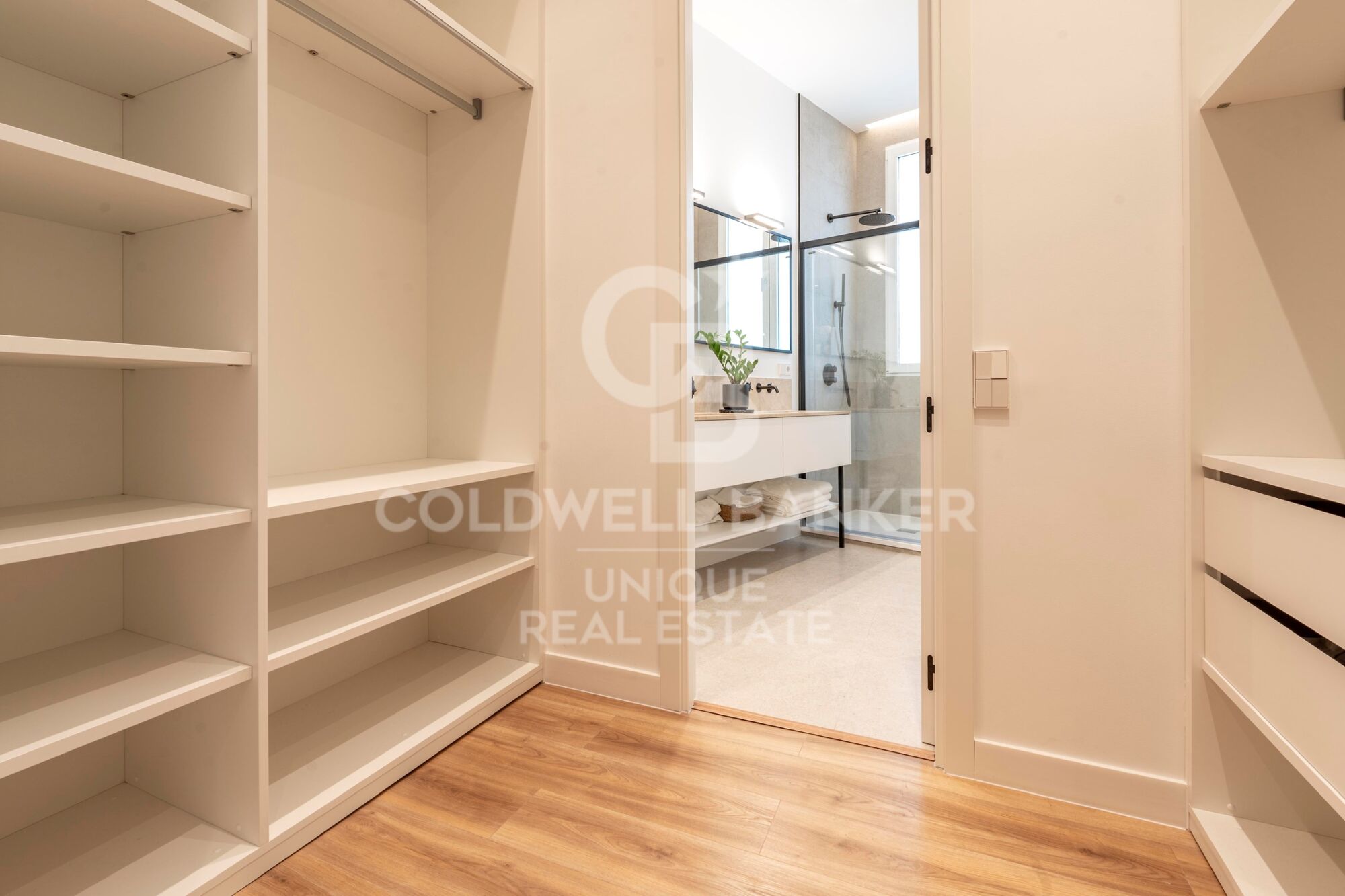 Brand-new three-bedroom en-suite apartment in Goya, Salamanca District