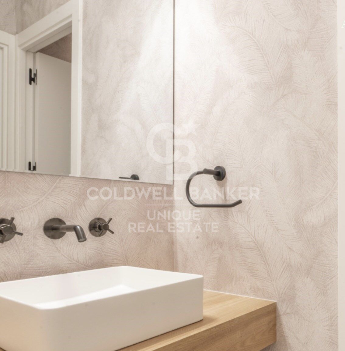 Exclusive Three-Bedroom Apartment in Argüelles